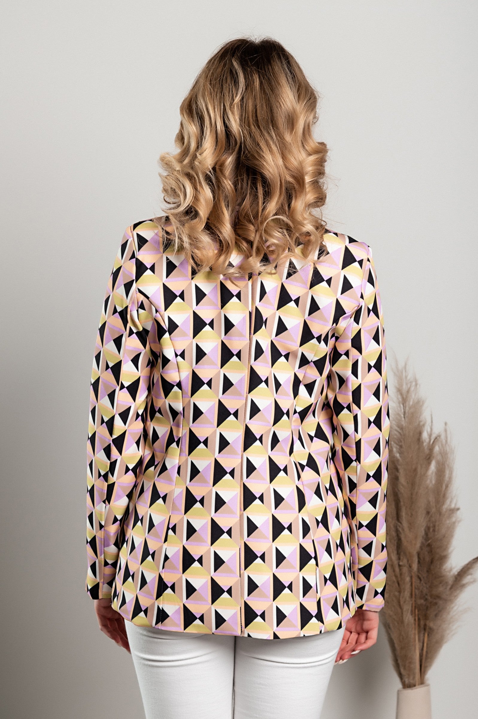 Lilac geometric print blazer featuring a classic collar, padded shoulders, and faux pockets, made from high-quality materials.