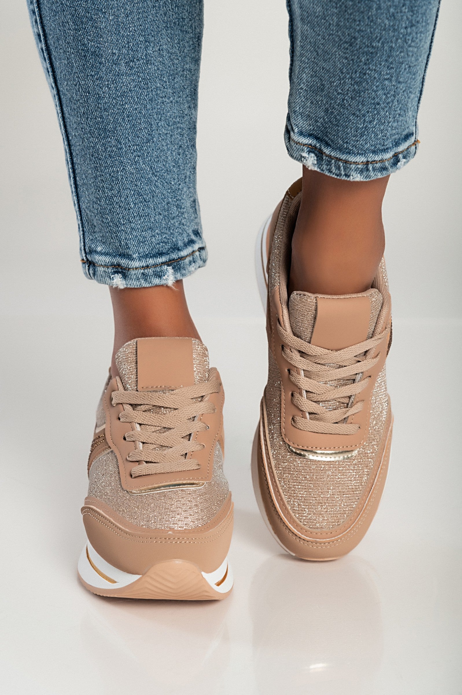 Glitter fashion sneakers 6007 in camel color with raised sole and laces, showcasing stylish design and comfort.