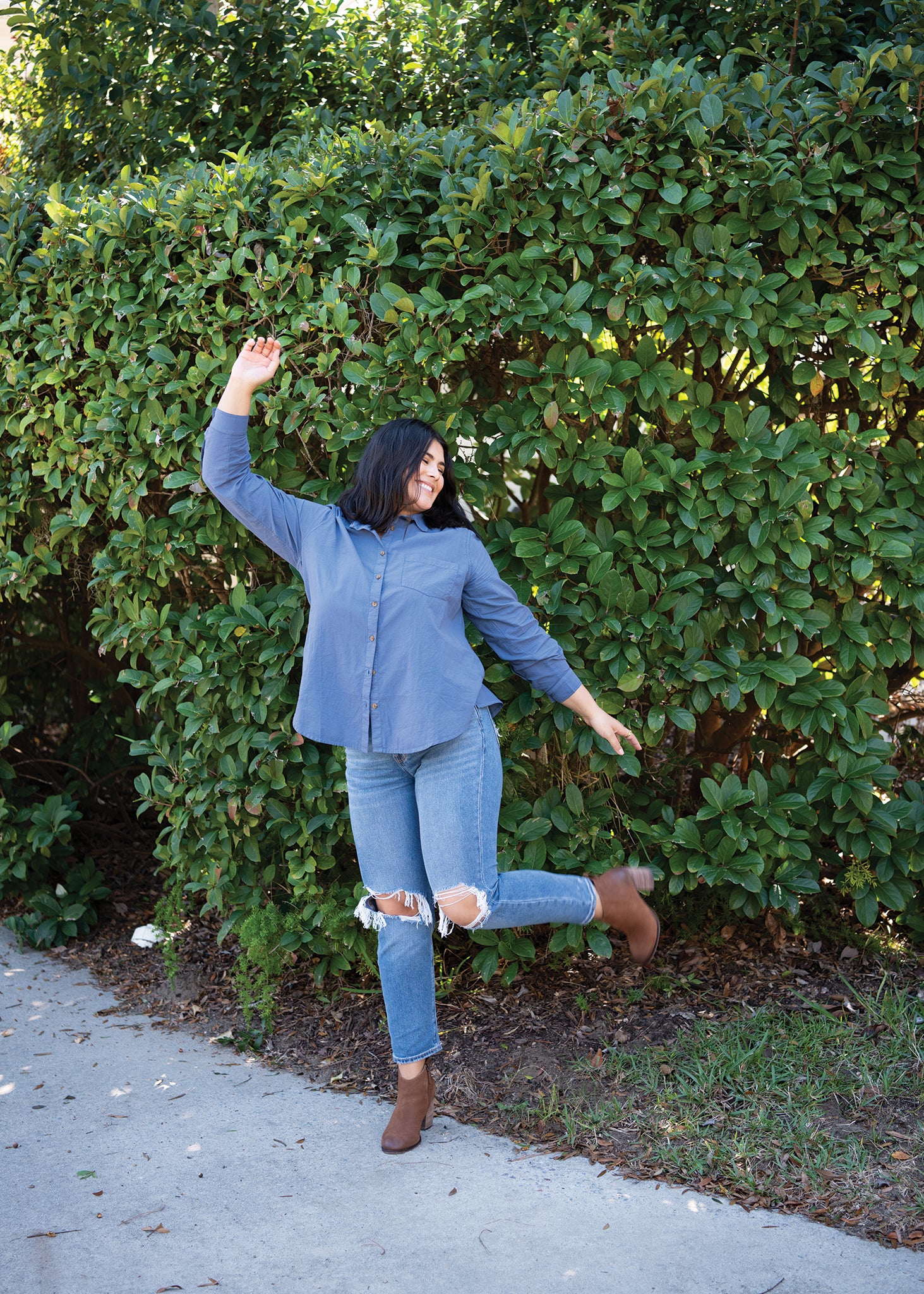 Good Boyfriend Shirt in Inky Blue, featuring a relaxed fit, long sleeves, and a left chest pocket, made from eco-friendly cotton.