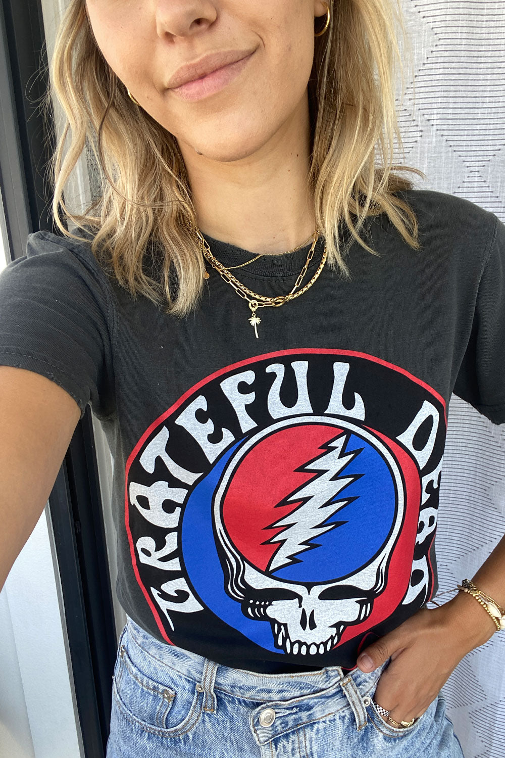 Grateful Dead Vintage Tee in vintage black, showcasing a classic rock n roll design, made from 100% organic cotton.