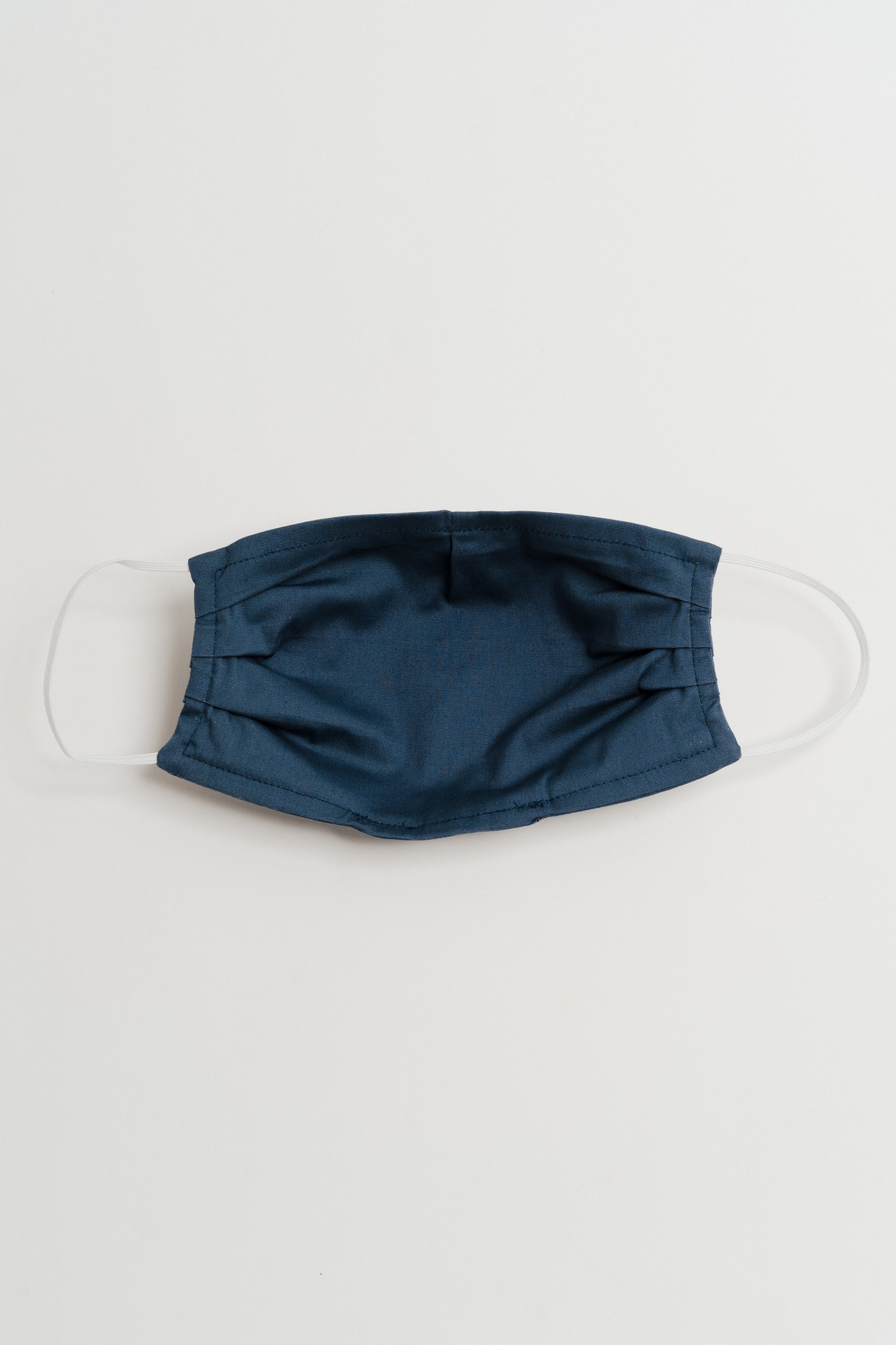 Gray Oxford Face Mask made from 100% cotton, featuring a pleated design for comfort and a pocket for filter insertion.