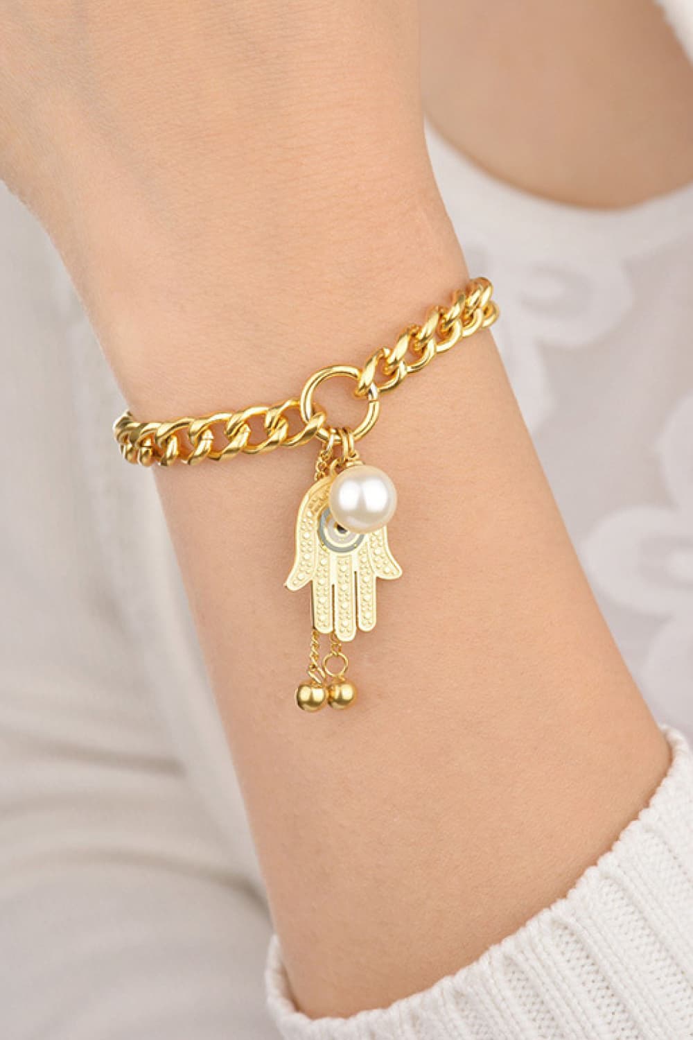 A stylish Hamsa Hand Chunky Chain Bracelet made of stainless steel with an 18K gold-plated finish, featuring a modern chunky chain design.