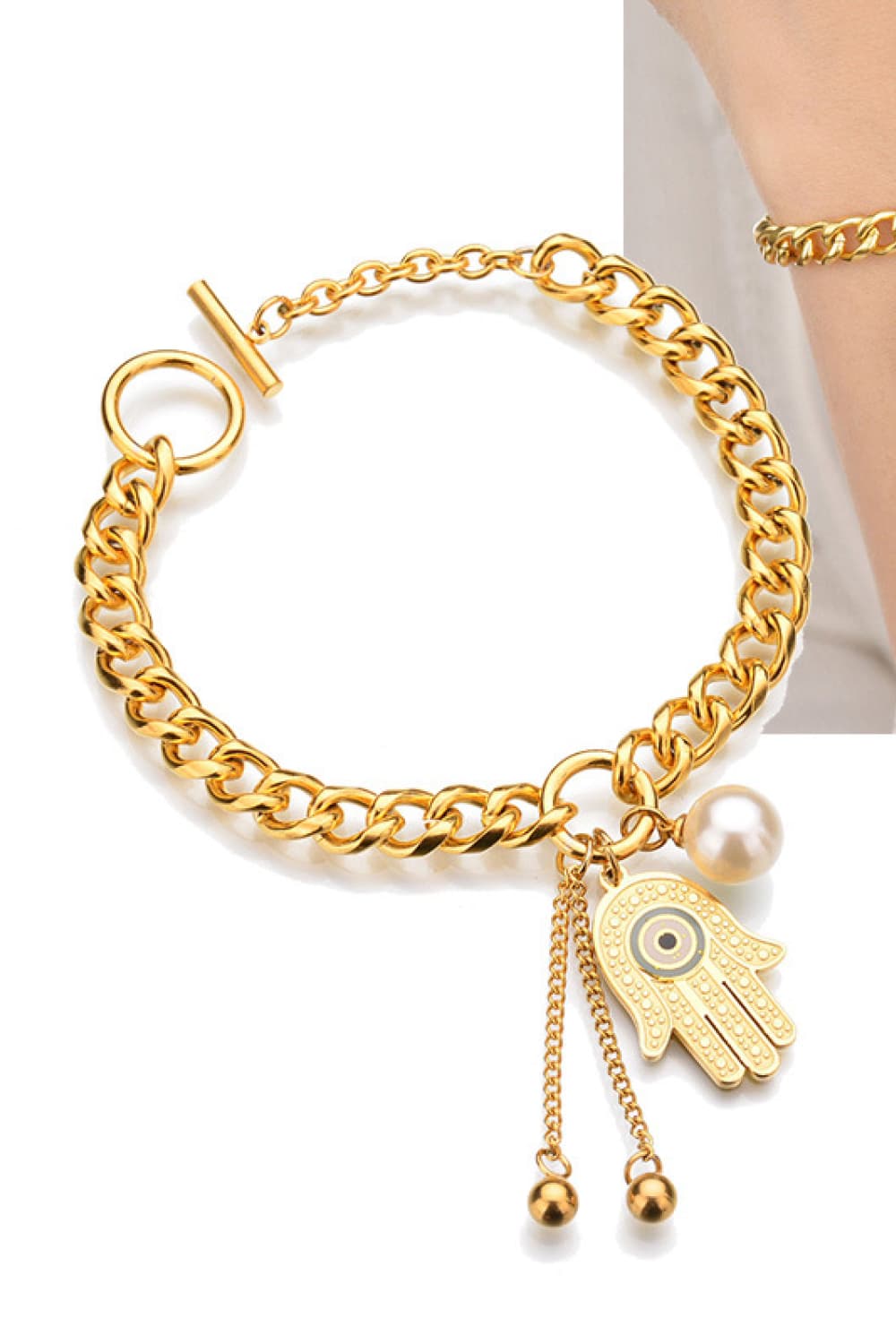 A stylish Hamsa Hand Chunky Chain Bracelet made of stainless steel with an 18K gold-plated finish, featuring a modern chunky chain design.