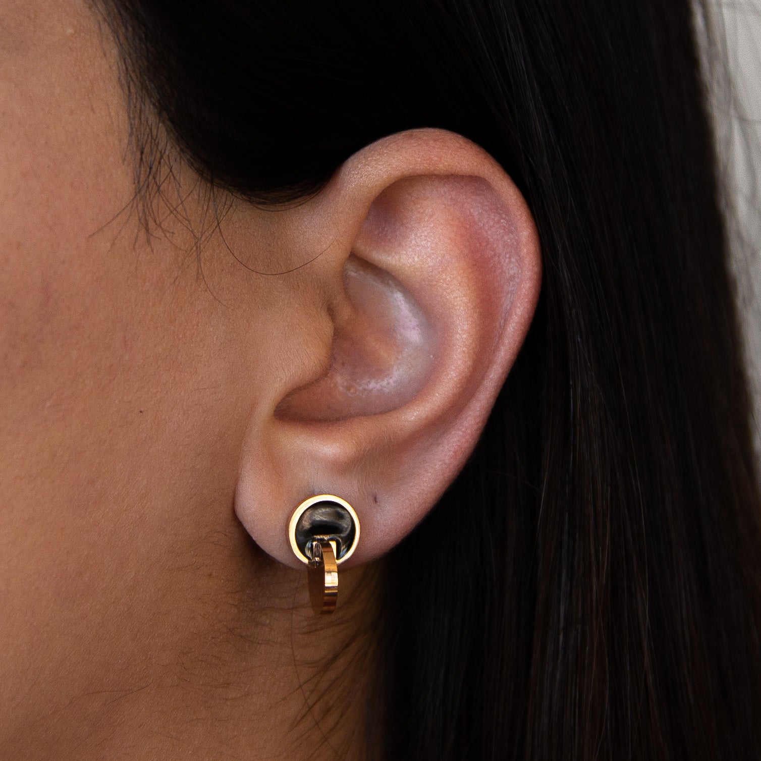 Elegant Harmony Circles Earrings made of stainless steel with a rose gold finish and black color, showcasing a modern circular design.