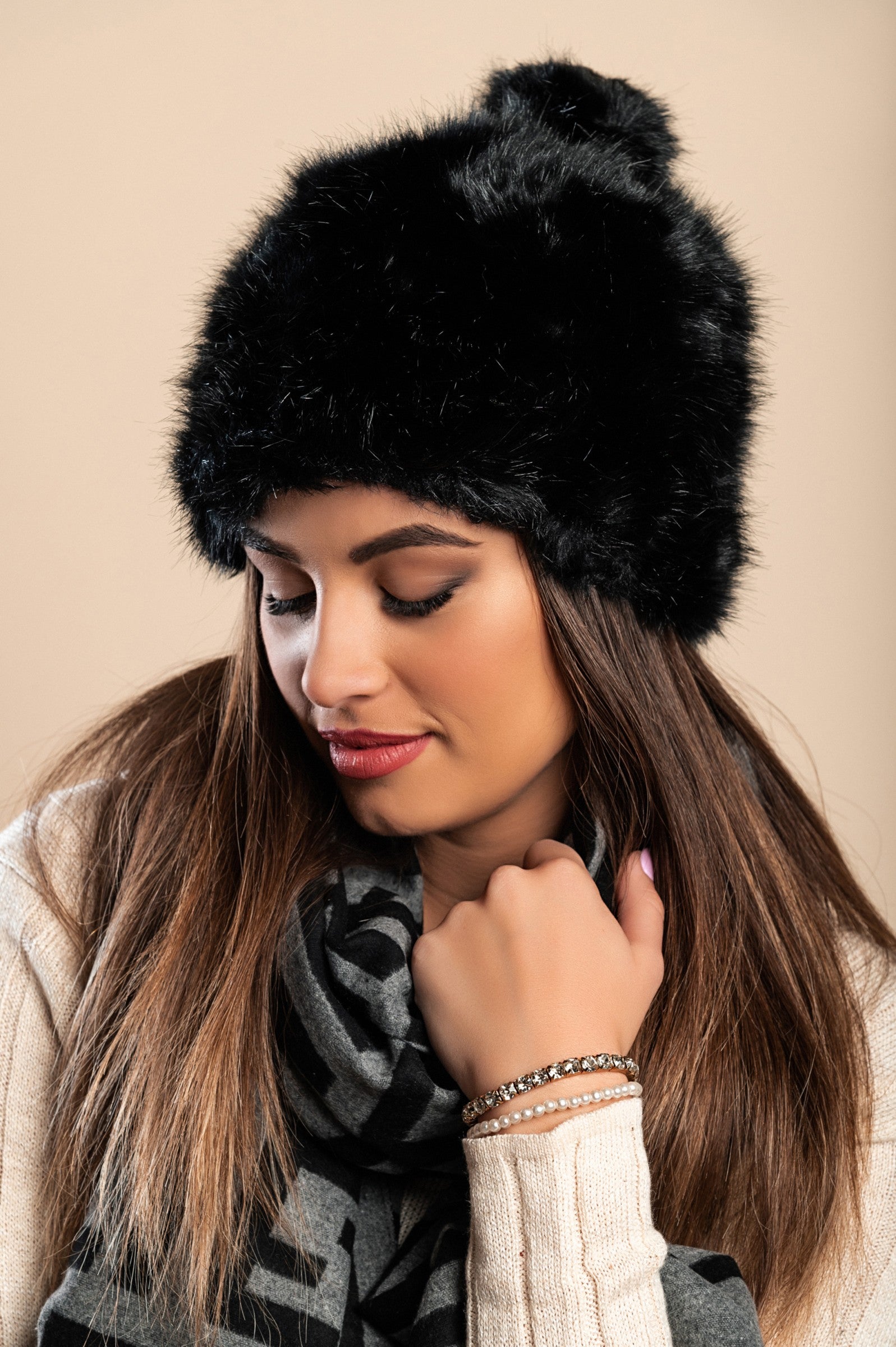 Elegant black hat with synthetic fur, showcasing its luxurious texture and stylish design.