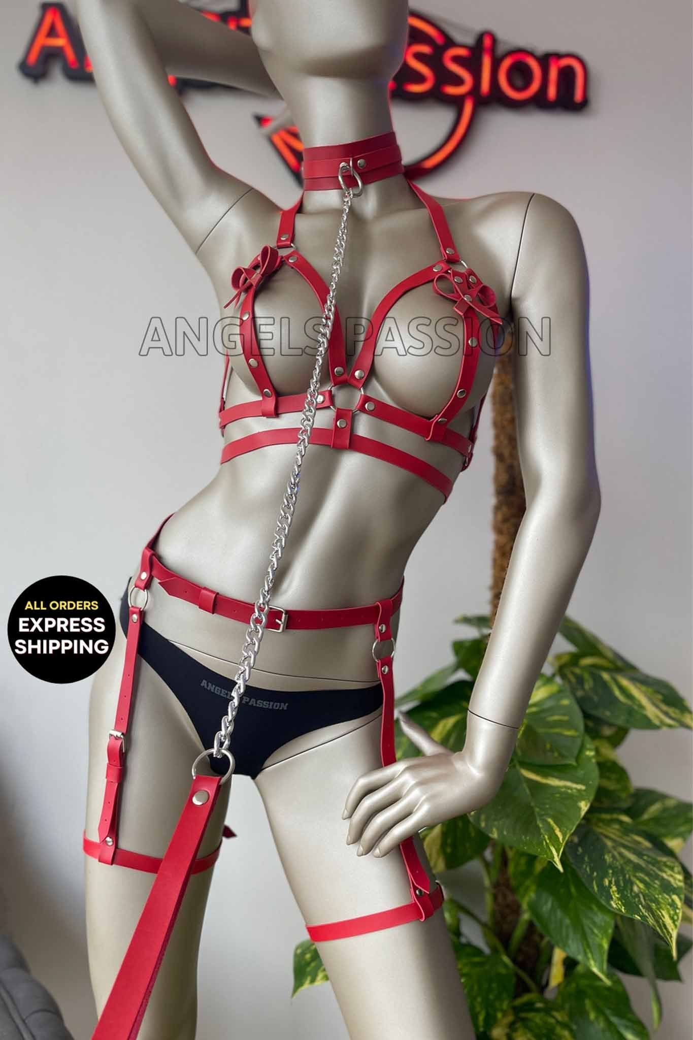 Hecate 202 Plus Size Leather Harness showcasing its stylish design and adjustable straps.