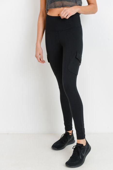 Highwaist cargo leggings featuring Velcro pockets, designed for comfort and style, showcasing a ribbed waistband and deep square pockets.