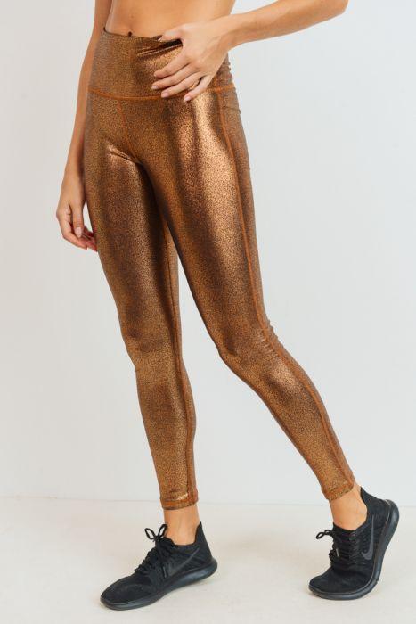 Highwaist foil scale print full leggings in gold, featuring a stylish design and a discreet front waistband slot for essentials.