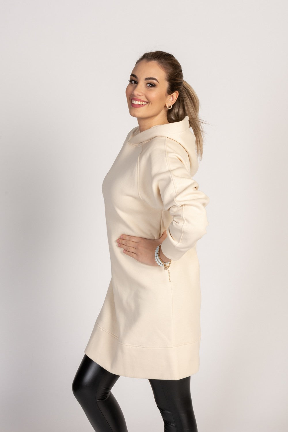 Cream hooded sports dress Monda featuring long sleeves and a loose fit, made from a warm cotton-polyester blend.