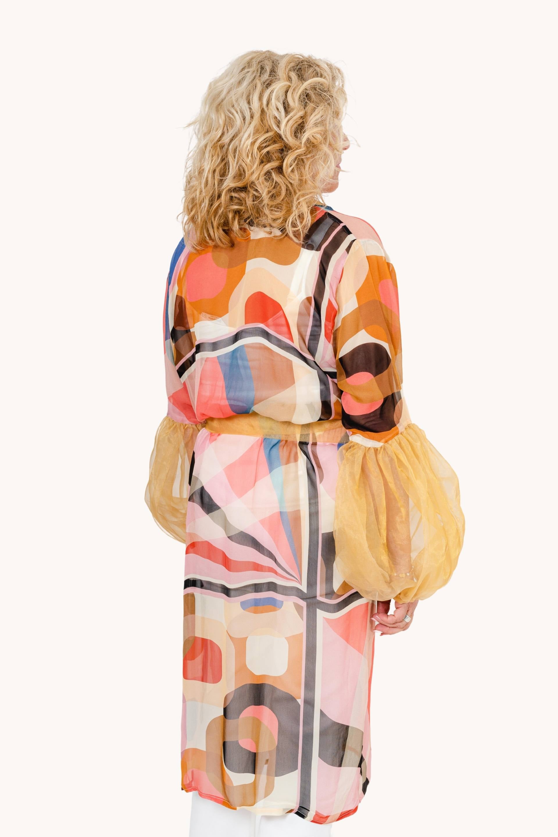 Hoodensis long kimono featuring geometric shapes and puffy sleeves, made from two chiffon fabrics, elegantly draped.