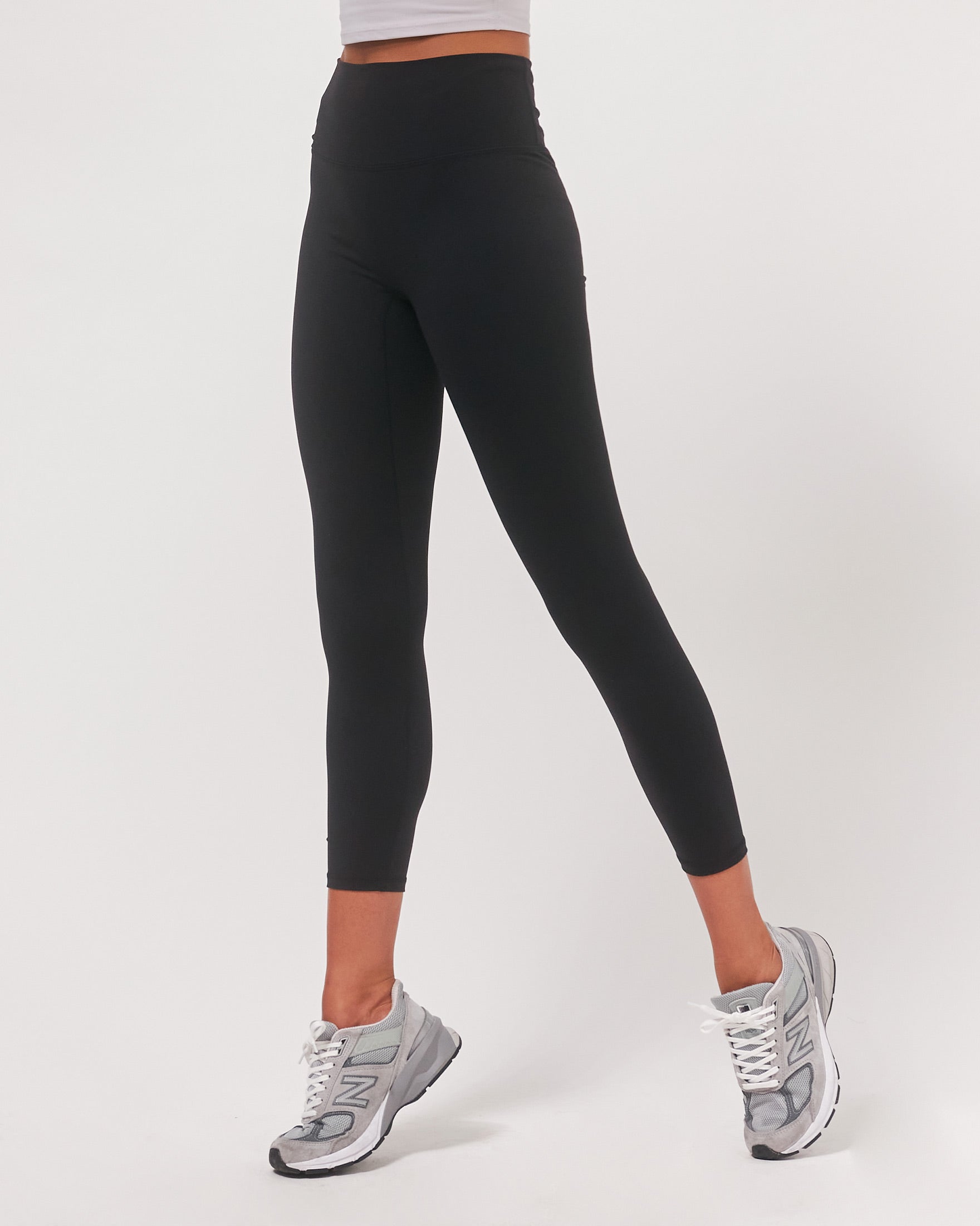 A pair of black Hybrid Cloudlux Leggings with a high waist and seamless design, showcasing V-shaped seams at the back for a flattering fit.