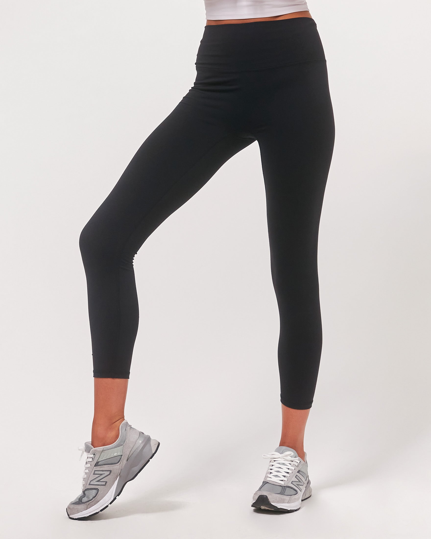 A pair of black Hybrid Cloudlux Leggings with a high waist and seamless design, showcasing V-shaped seams at the back for a flattering fit.