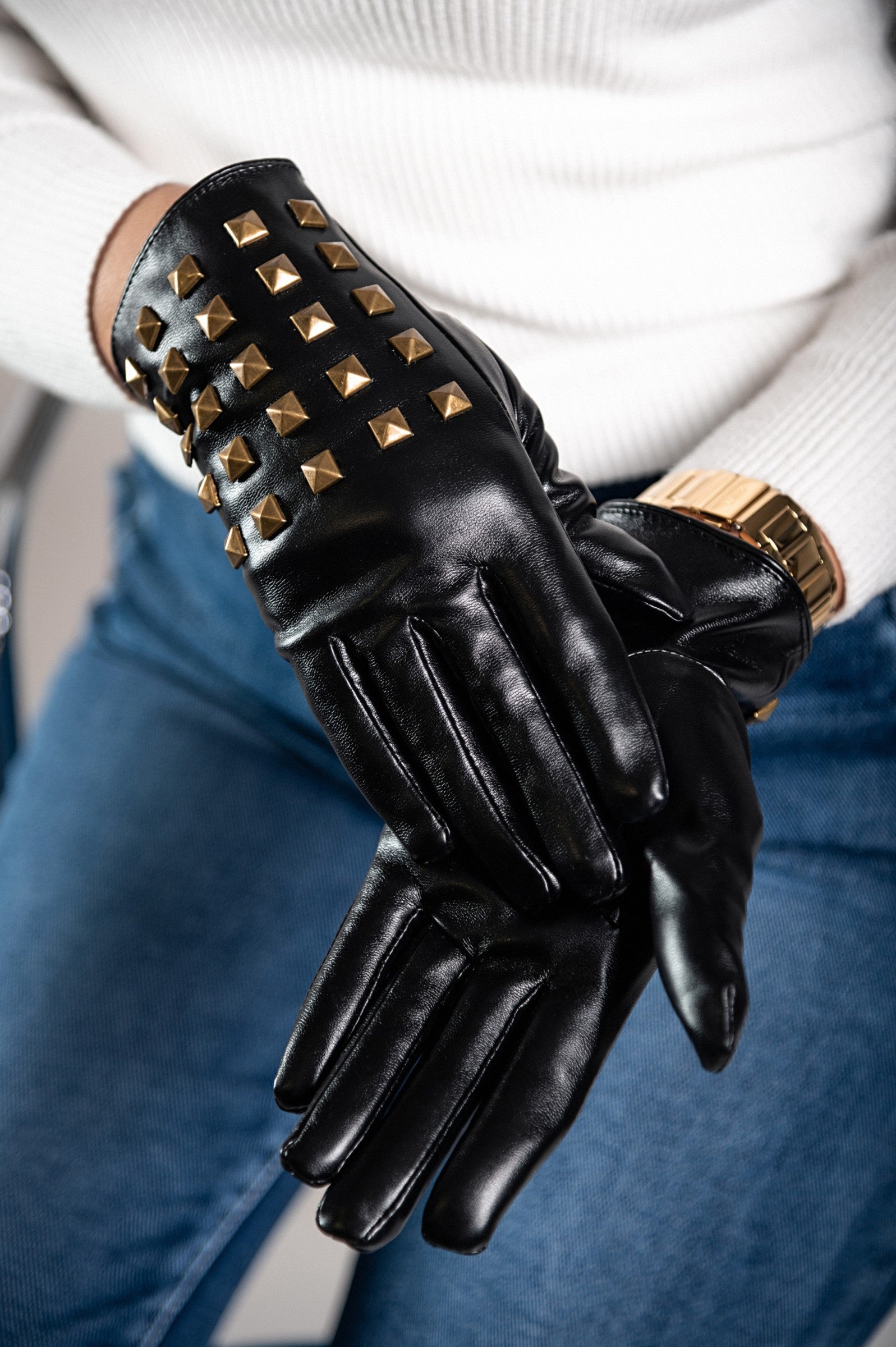 Black imitation leather gloves featuring decorative rivets, showcasing a stylish and warm design.