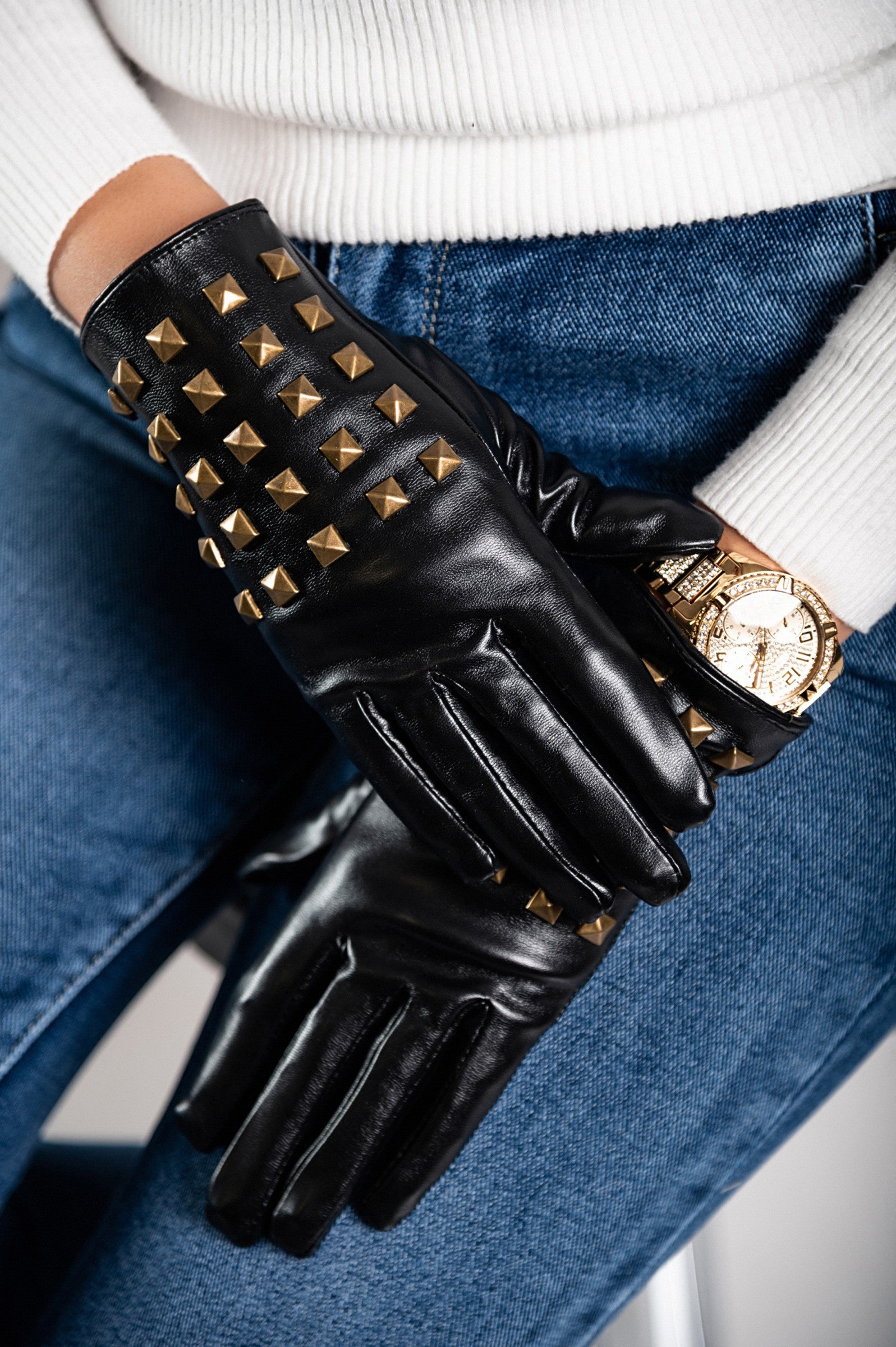 Black imitation leather gloves featuring decorative rivets, showcasing a stylish and warm design.