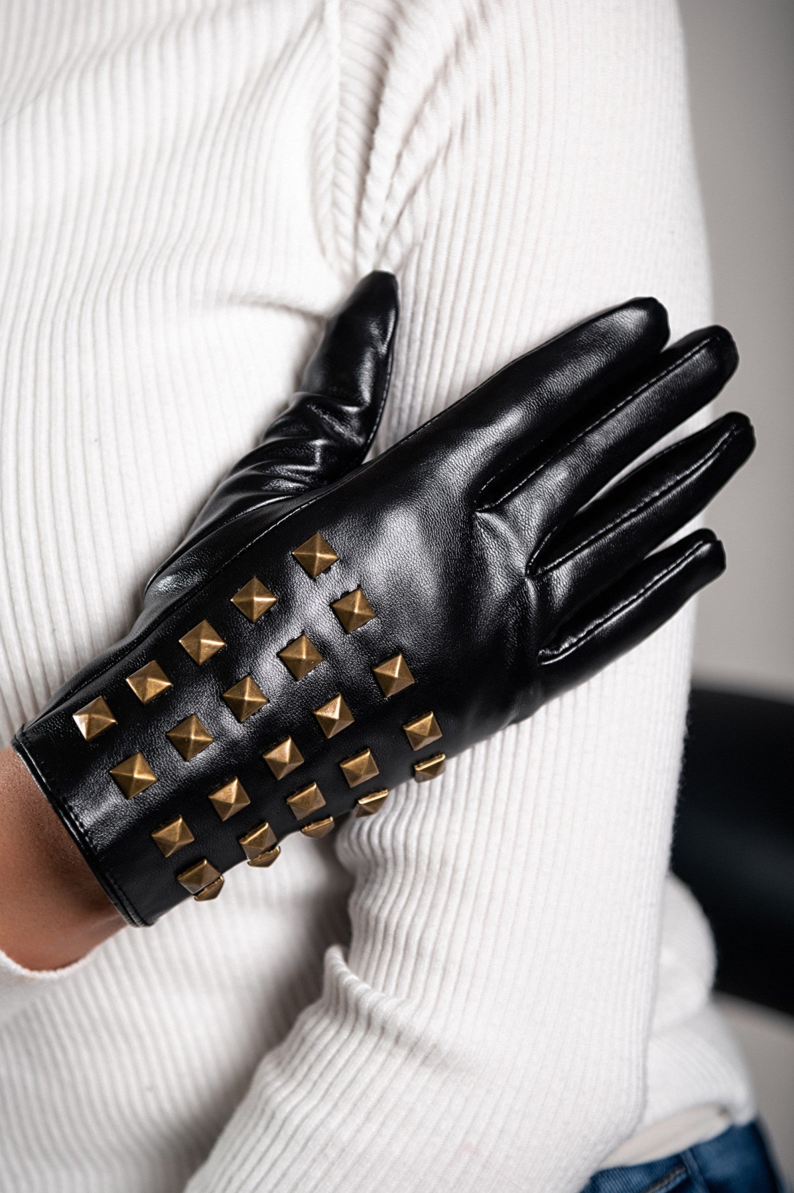 Black imitation leather gloves featuring decorative rivets, showcasing a stylish and warm design.