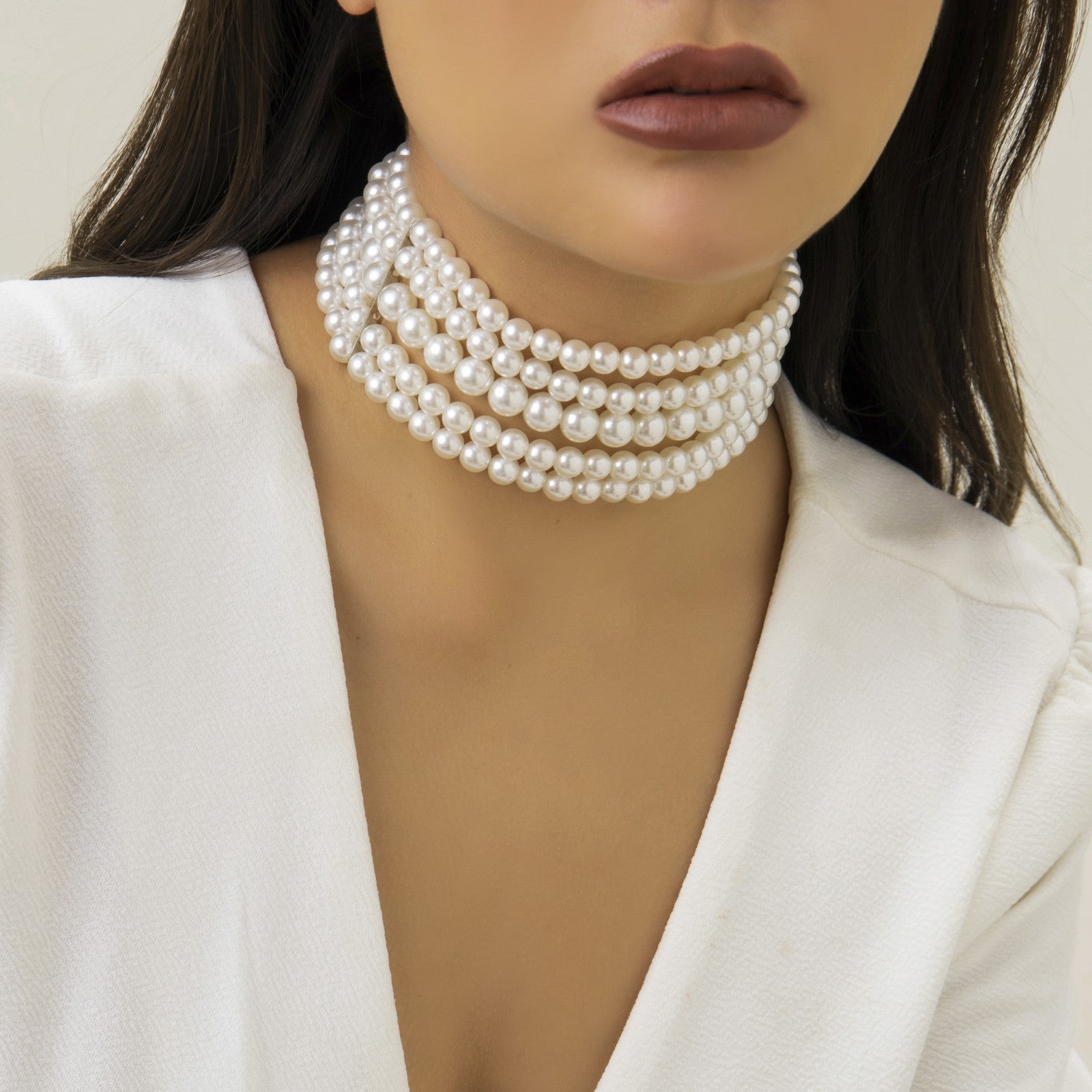 Elegant white imitation pearl necklace with metal lobster clasp, perfect for enhancing any outfit.