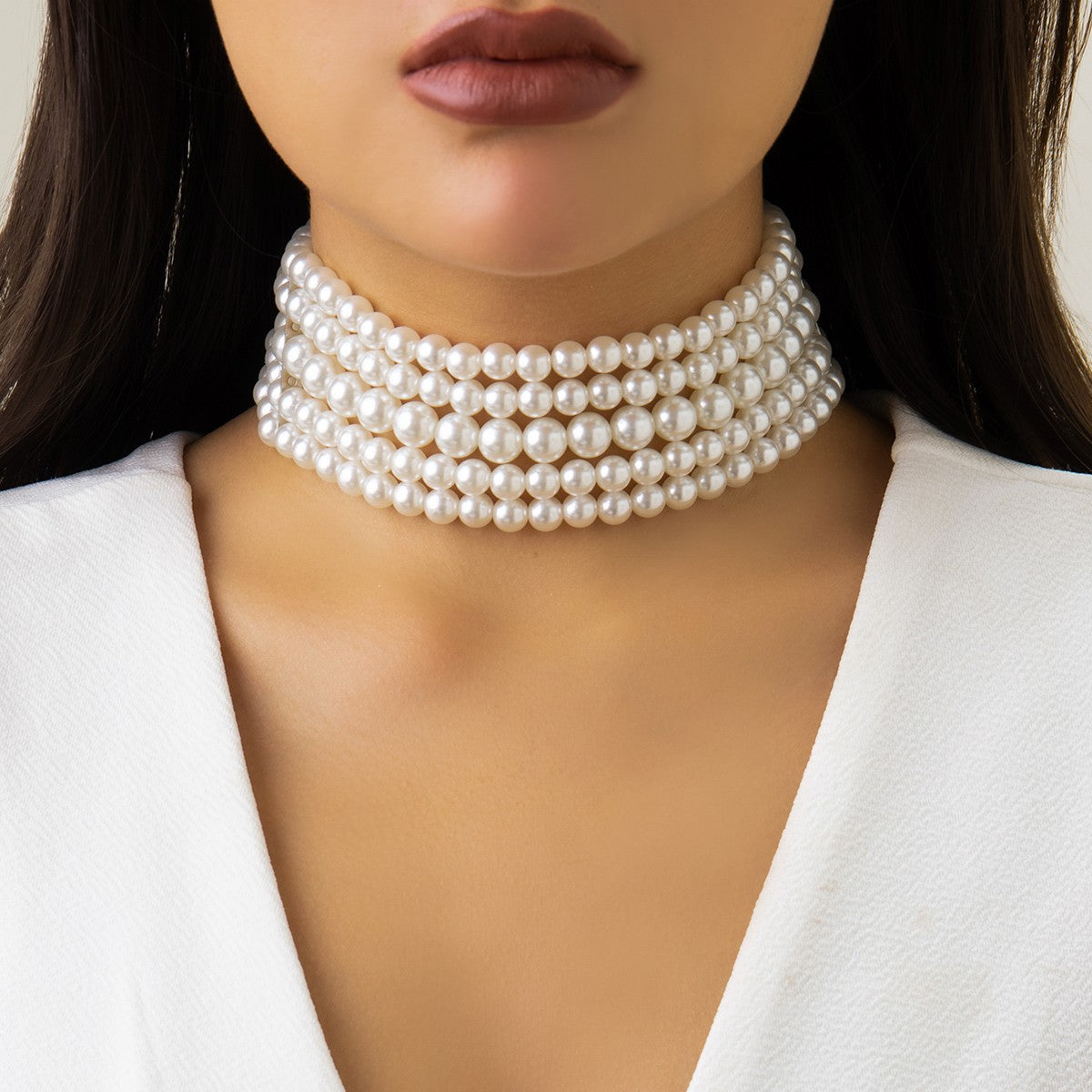 Elegant white imitation pearl necklace with metal lobster clasp, perfect for enhancing any outfit.