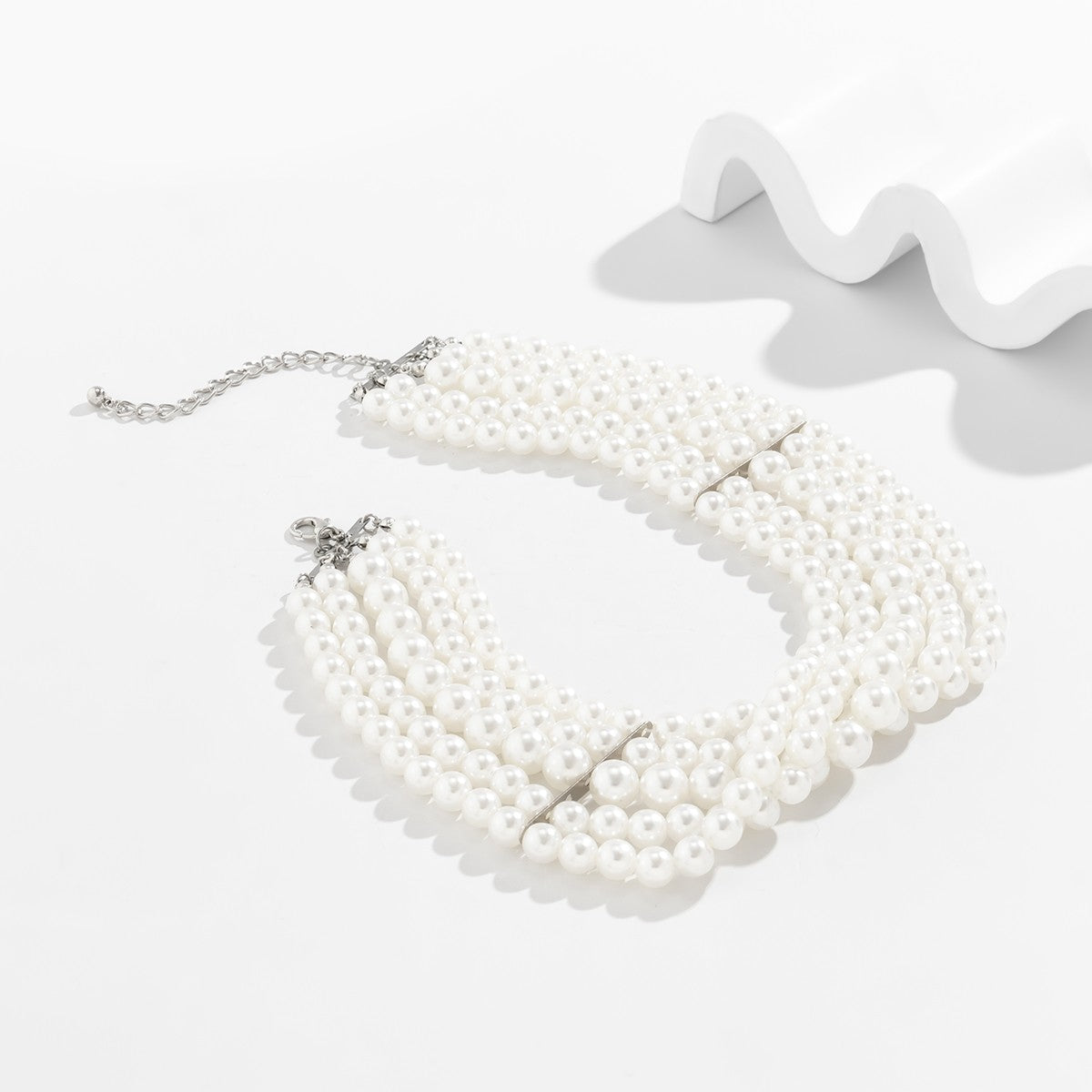 Elegant white imitation pearl necklace with metal lobster clasp, perfect for enhancing any outfit.