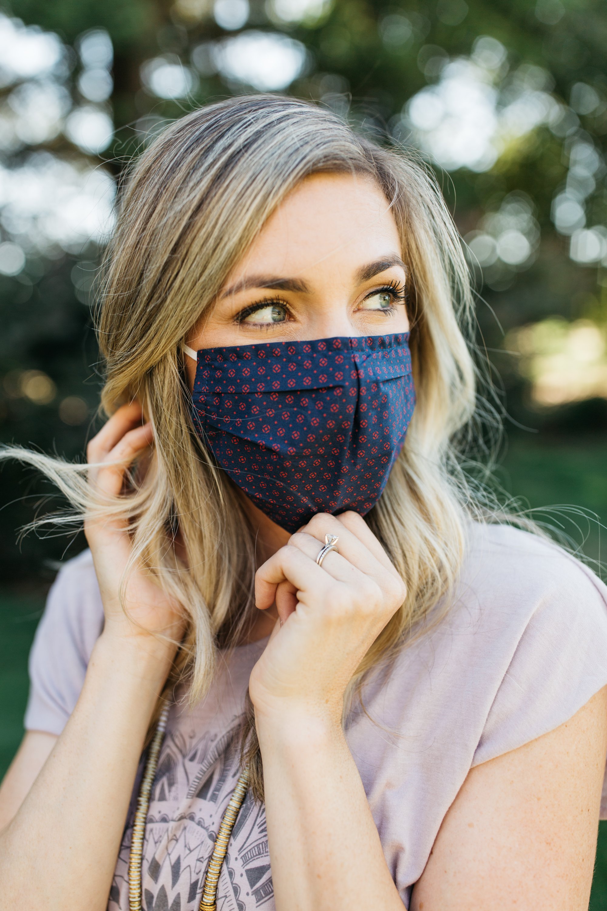 Interlaken Face Mask made of breathable cotton with pleats for comfort, featuring a stylish print suitable for all genders.