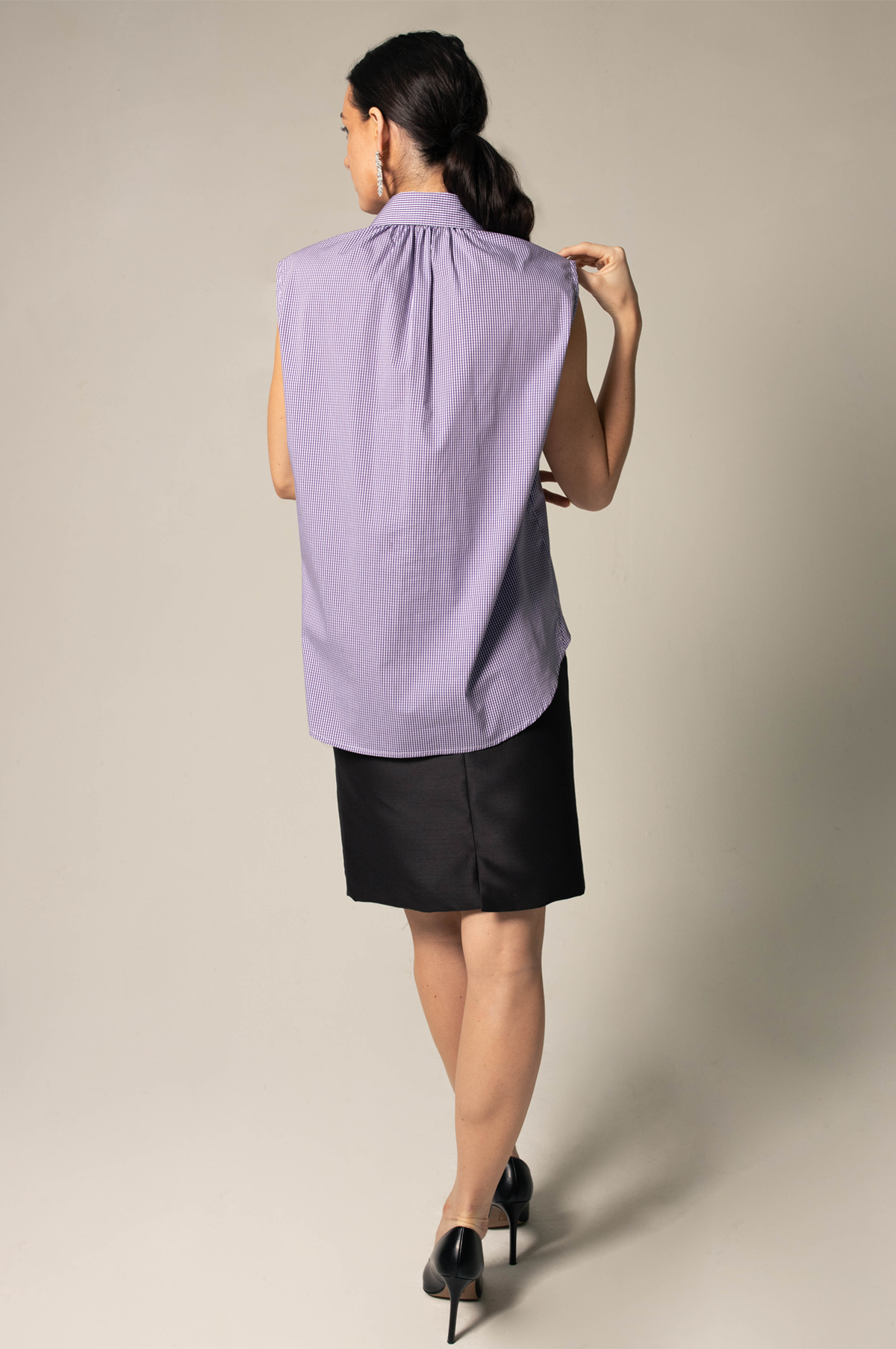 Elegant Italian Cotton Purple Sleeveless Shirt displayed on a mannequin, showcasing its vibrant color and tailored fit.