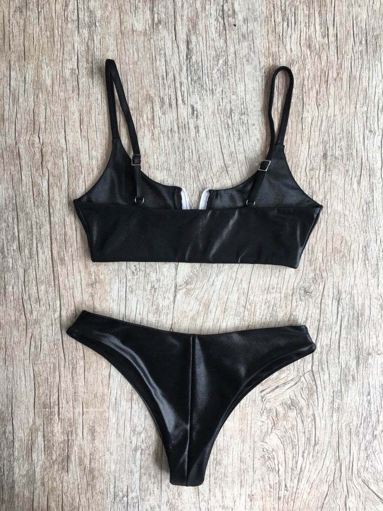 JONES BOTTOMS in faux leather, featuring a cheeky cut and zip-up fastening, perfect for stylish swimwear.