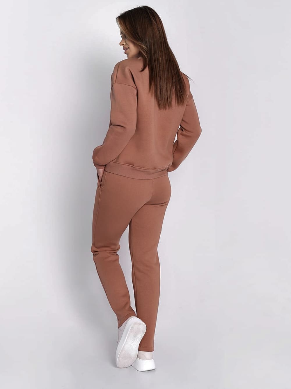 Ladies' insulated beige tracksuit top and loose pants set, featuring a long-sleeved sweatshirt and comfortable trousers with pockets.