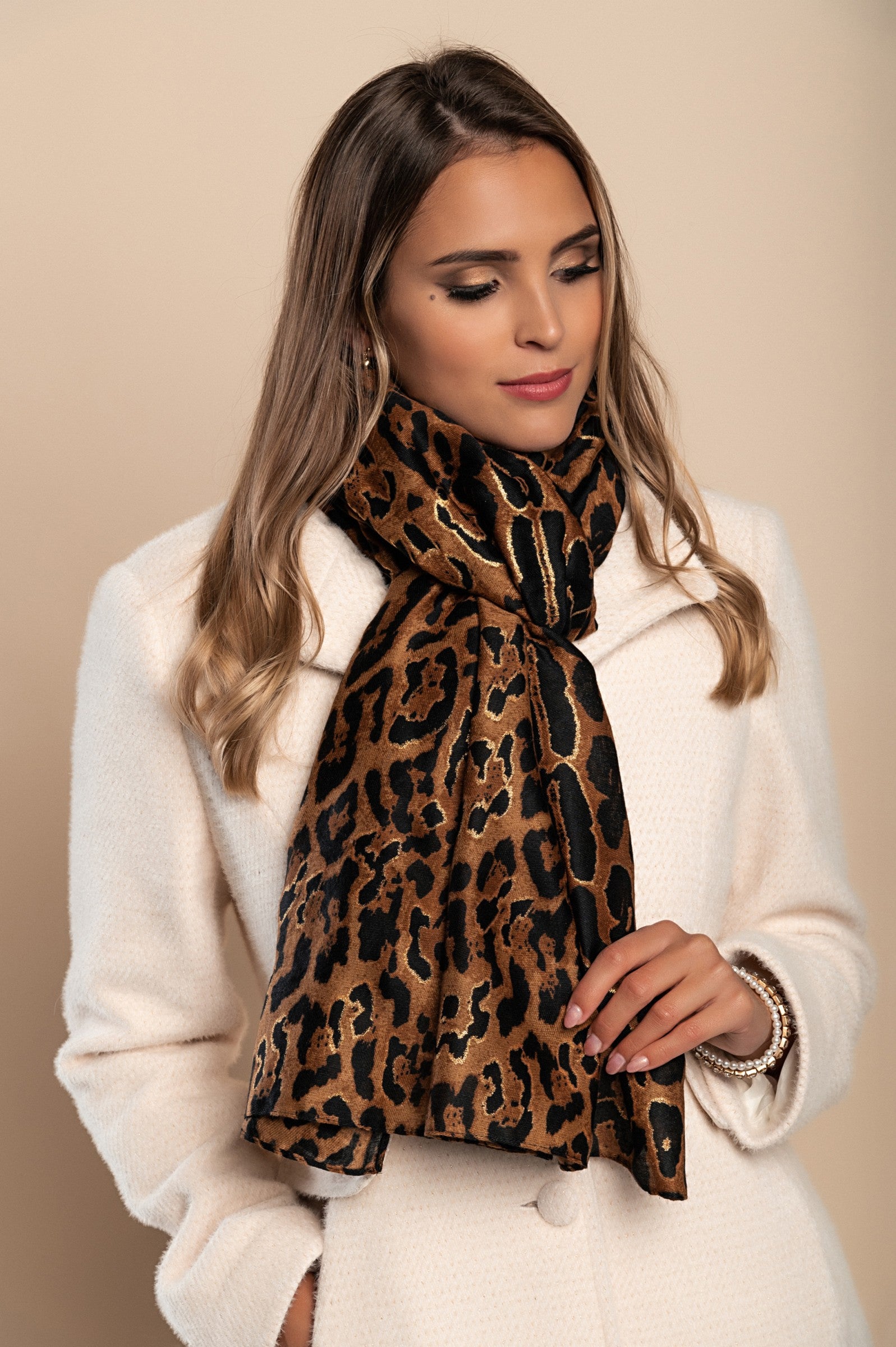 Elegant brown leopard print scarf made of viscose and cotton blend, showcasing a stylish design.