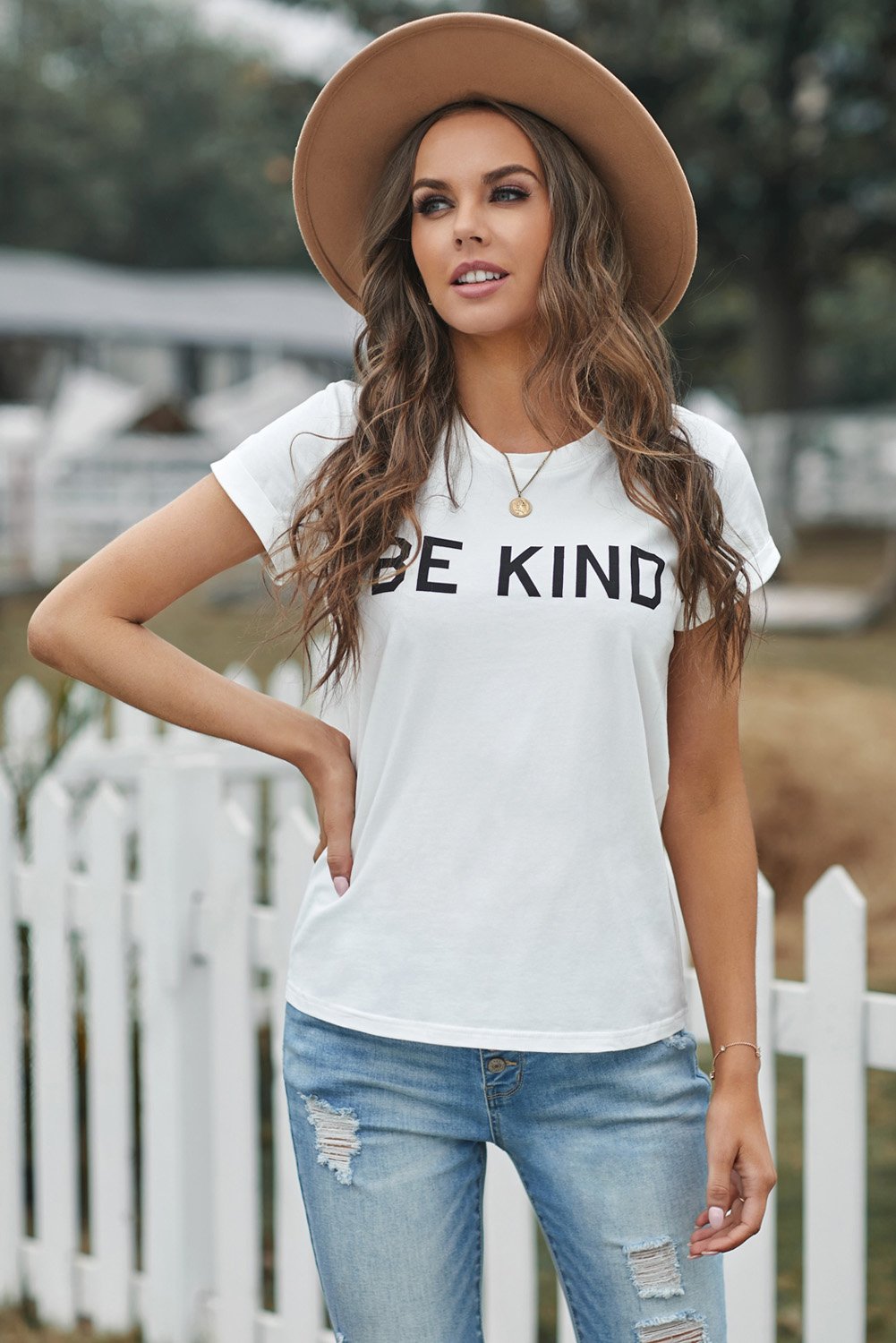 A pure white short sleeve tee featuring a stylish letter print, perfect for summer wear.