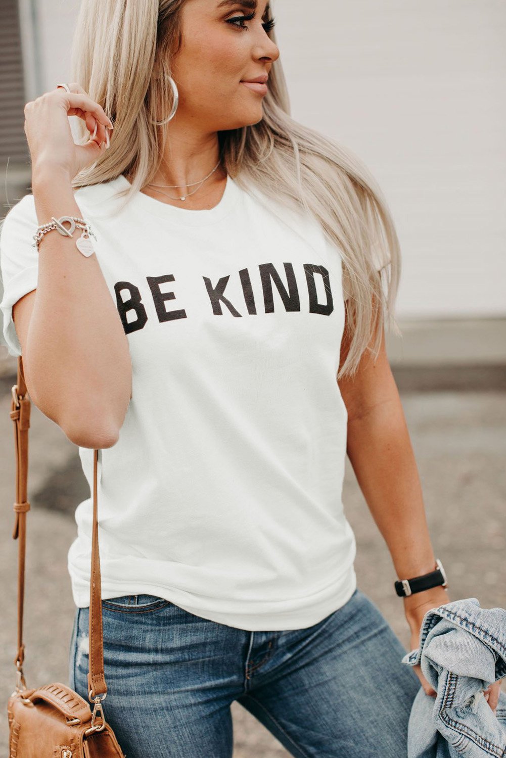 A pure white short sleeve tee featuring a stylish letter print, perfect for summer wear.