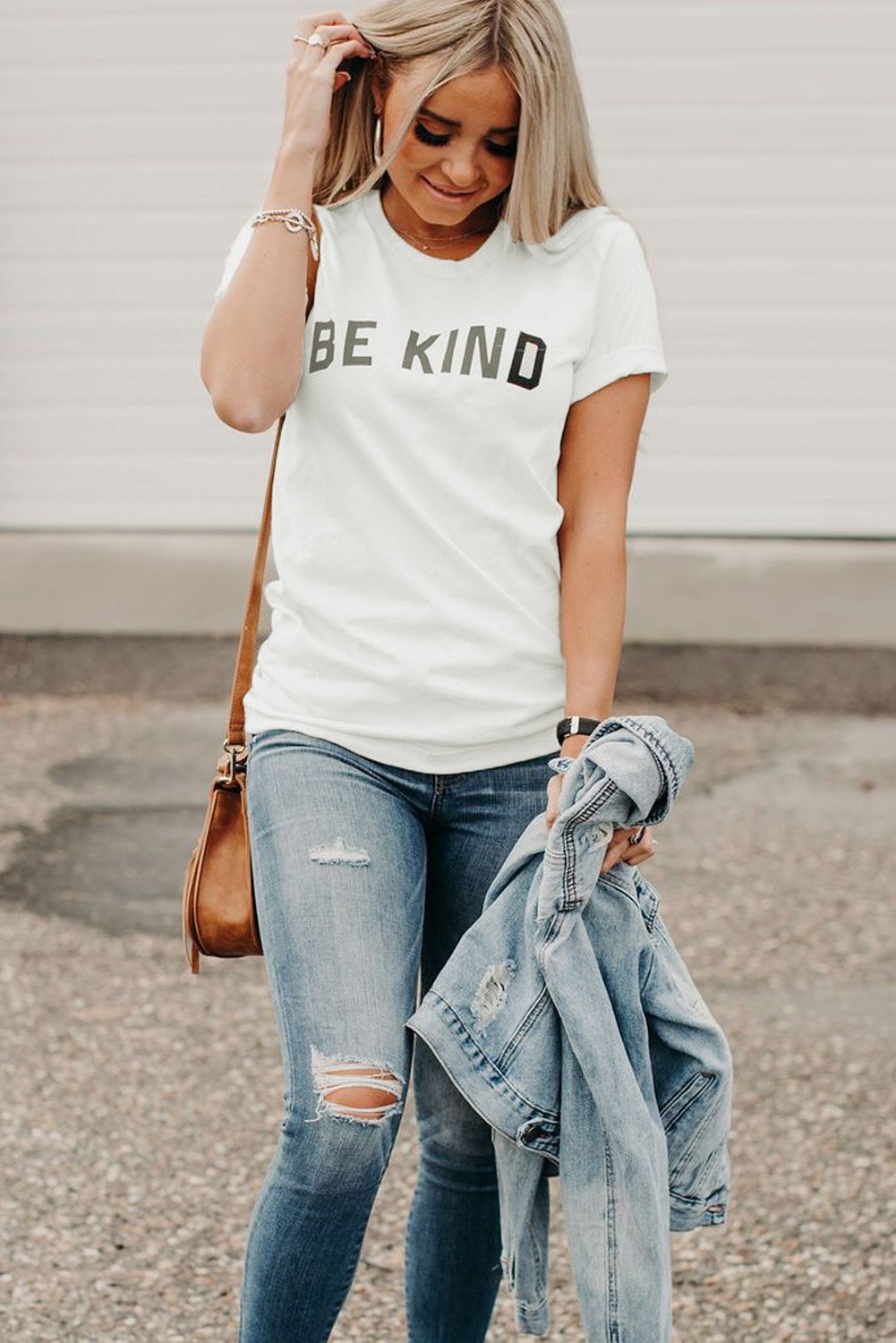 A pure white short sleeve tee featuring a stylish letter print, perfect for summer wear.