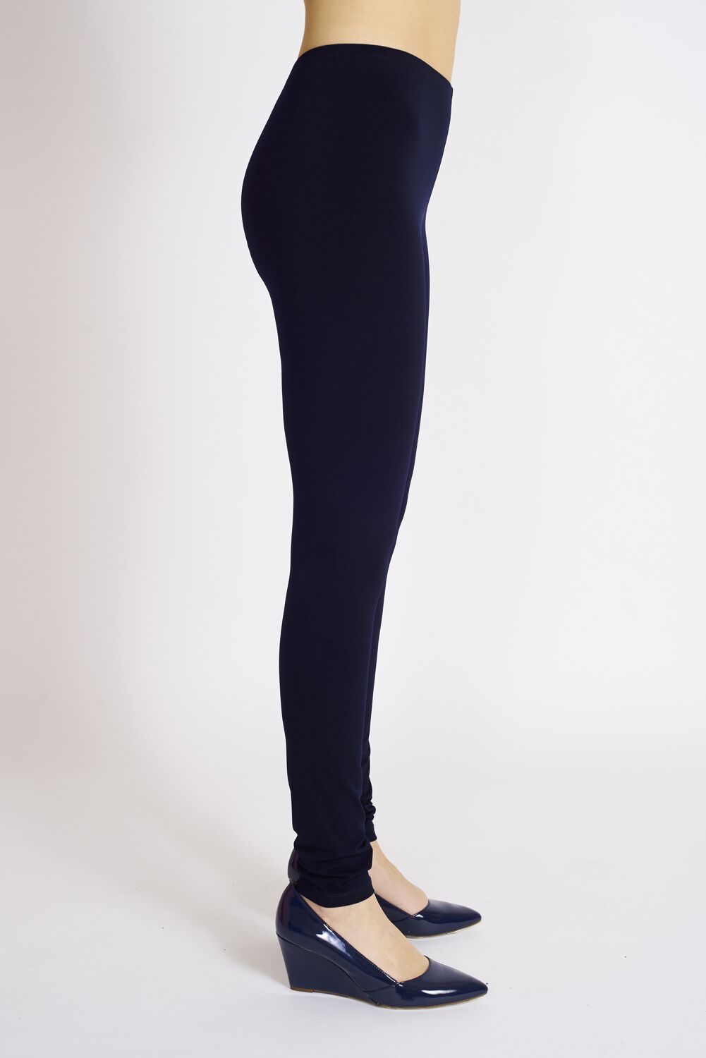 A pair of stylish black Long Leggings featuring an elastic waist for a comfortable fit, perfect for layering or casual wear.