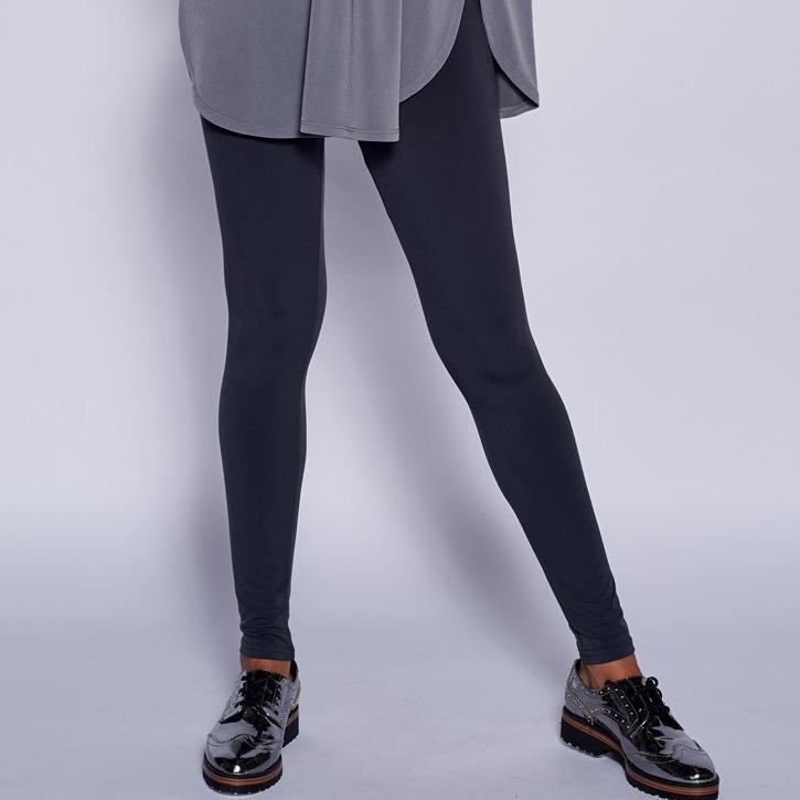 A pair of stylish black Long Leggings featuring an elastic waist for a comfortable fit, perfect for layering or casual wear.