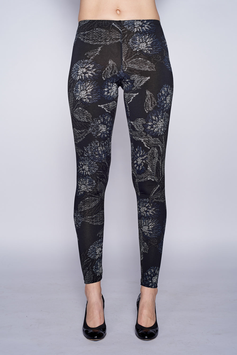 Long Legging Venice Print featuring floral design in navy, grey, black, and ivory shades, showcasing a comfortable fit and wide elastic waistband.