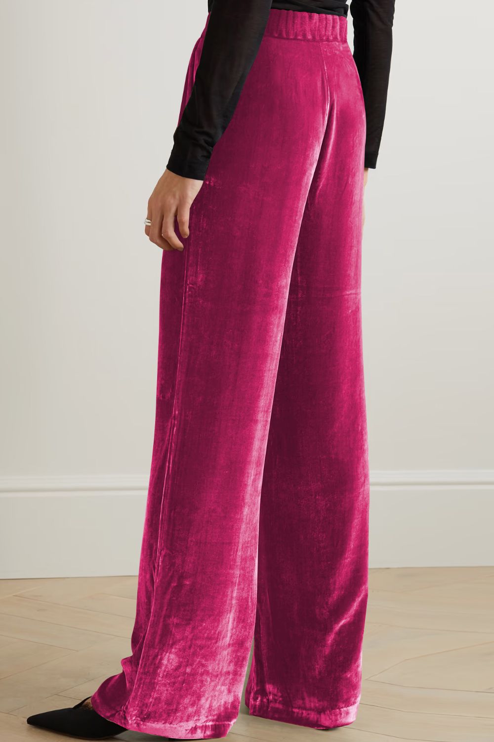 Loose fit high waist long pants in solid color with pockets, showcasing a chic and comfortable design.