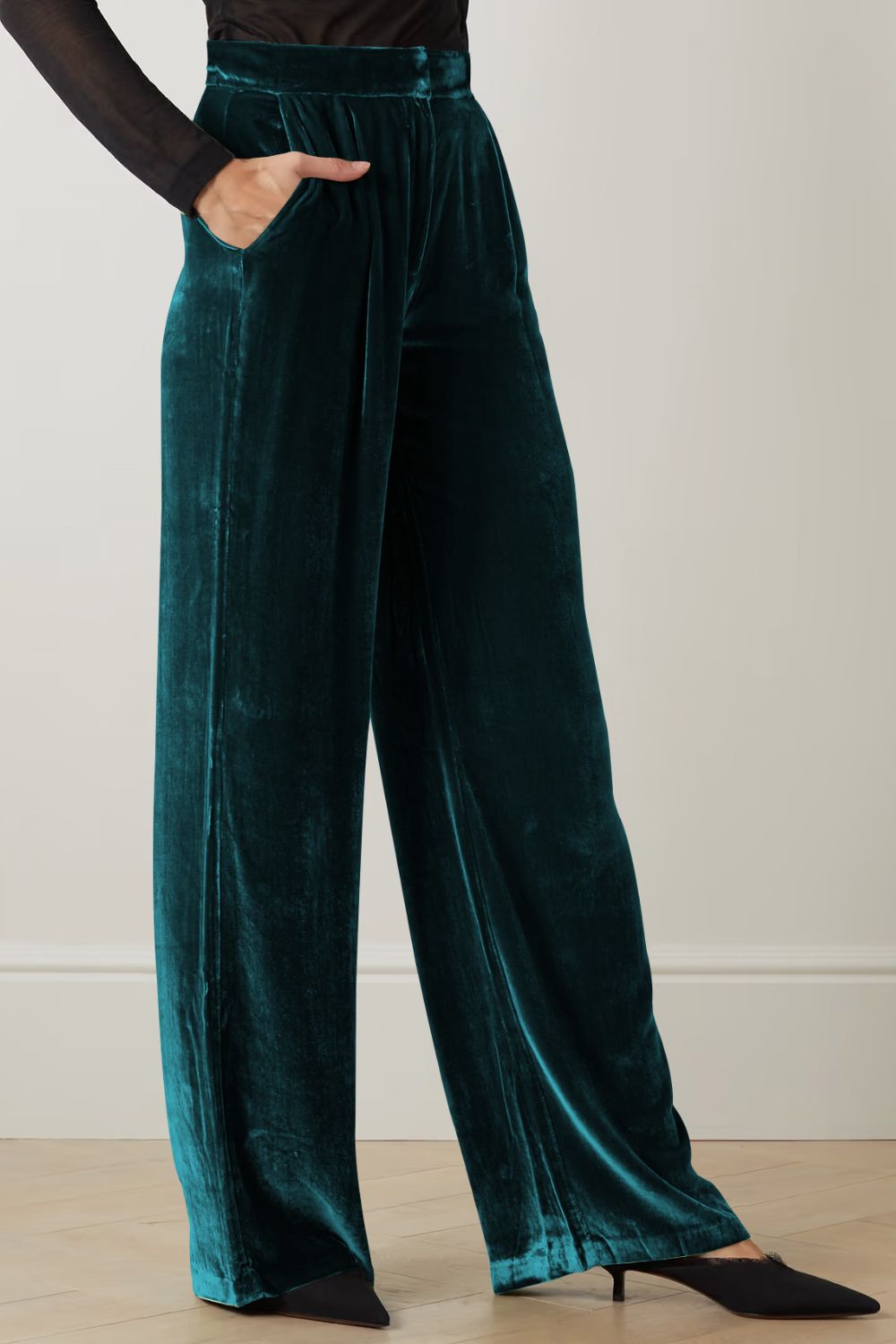 Loose fit high waist long pants in solid color with pockets, showcasing a chic and comfortable design.