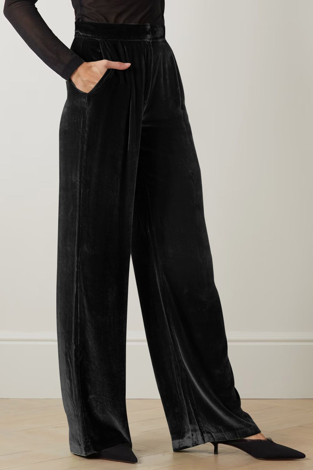 Loose fit high waist long pants in solid color with pockets, showcasing a chic and comfortable design.