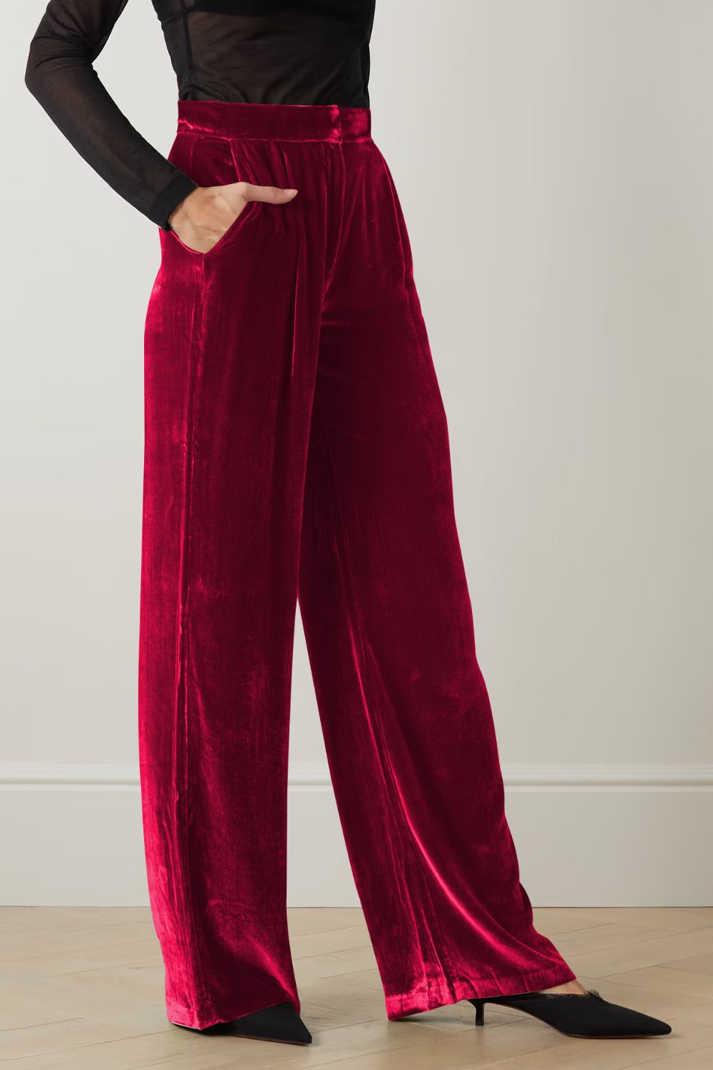 Loose fit high waist long pants in solid color with pockets, showcasing a chic and comfortable design.