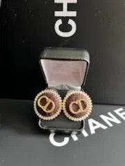 Lux Beautiful CD Earrings made of genuine leather in brown and gold colors, showcasing a stylish design.