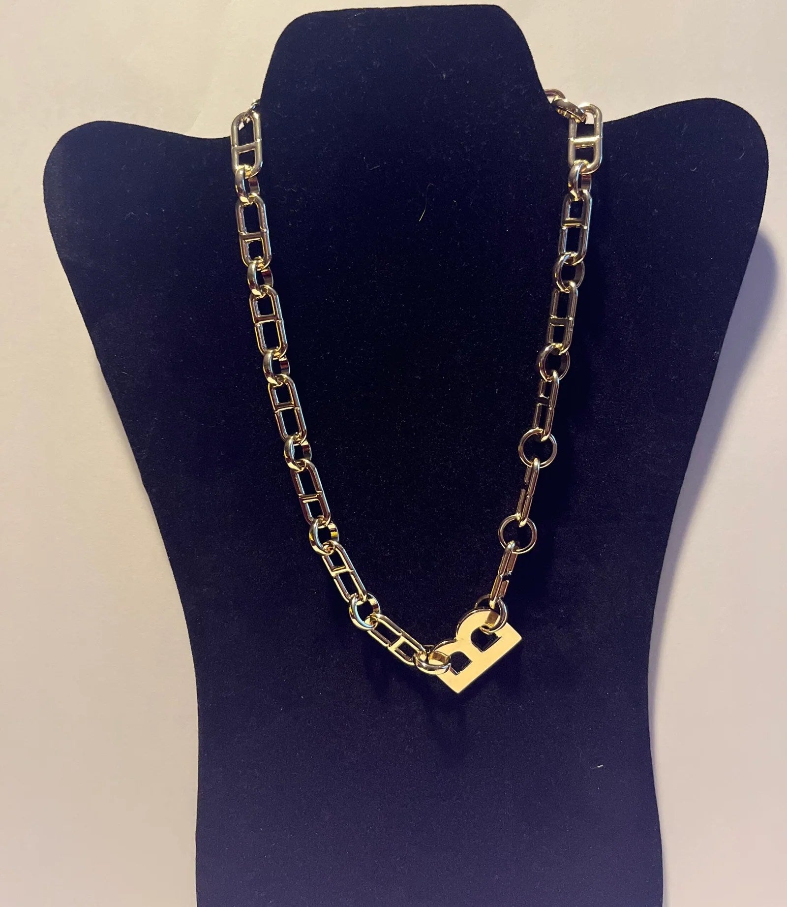 Lux Chain Pendant Necklace featuring a stylish chain and elegant pendant, perfect for enhancing any outfit.