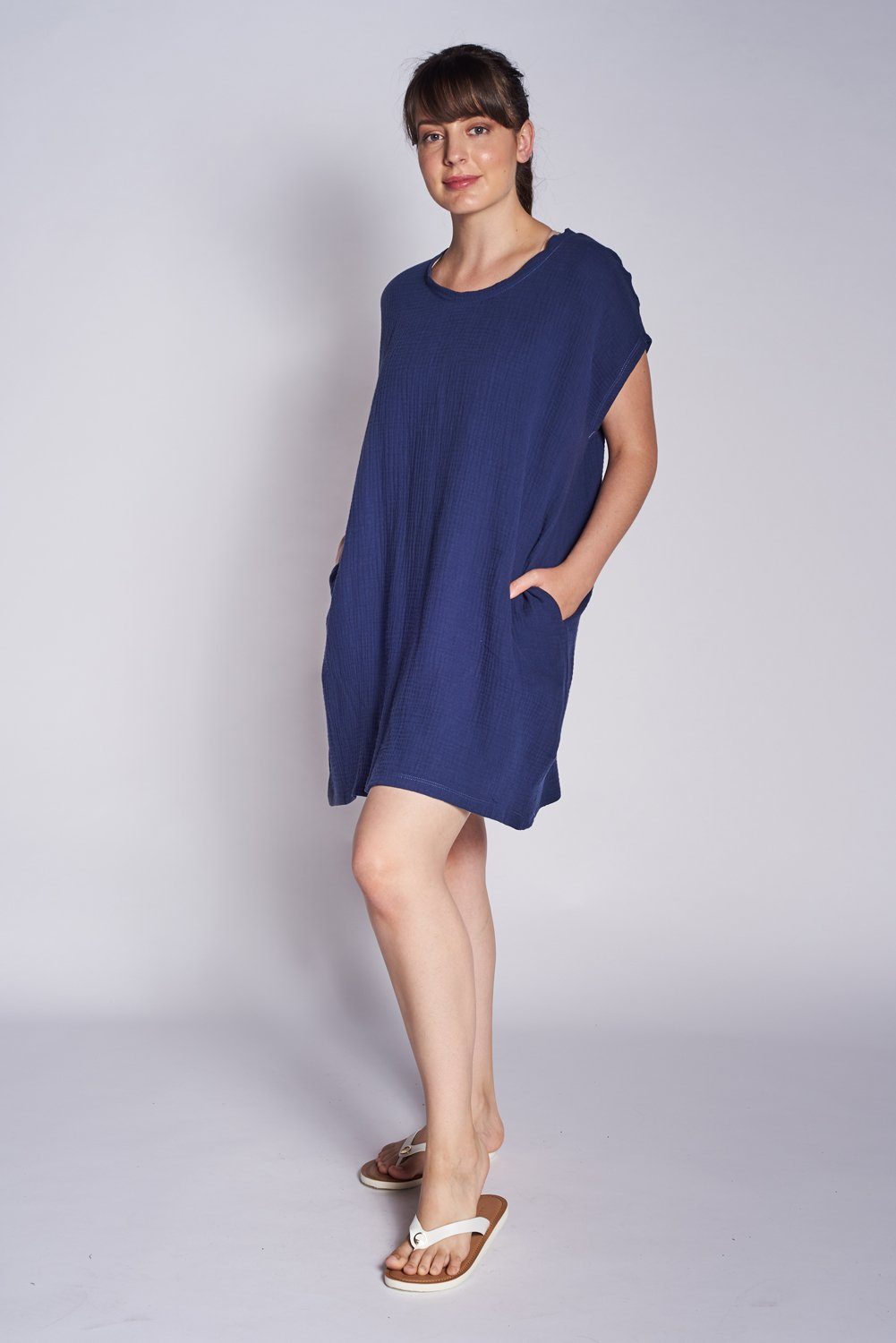 Madrid Dress made of 100% cotton, featuring a relaxed fit, scoop neck, and front pockets, perfect for summer wear.