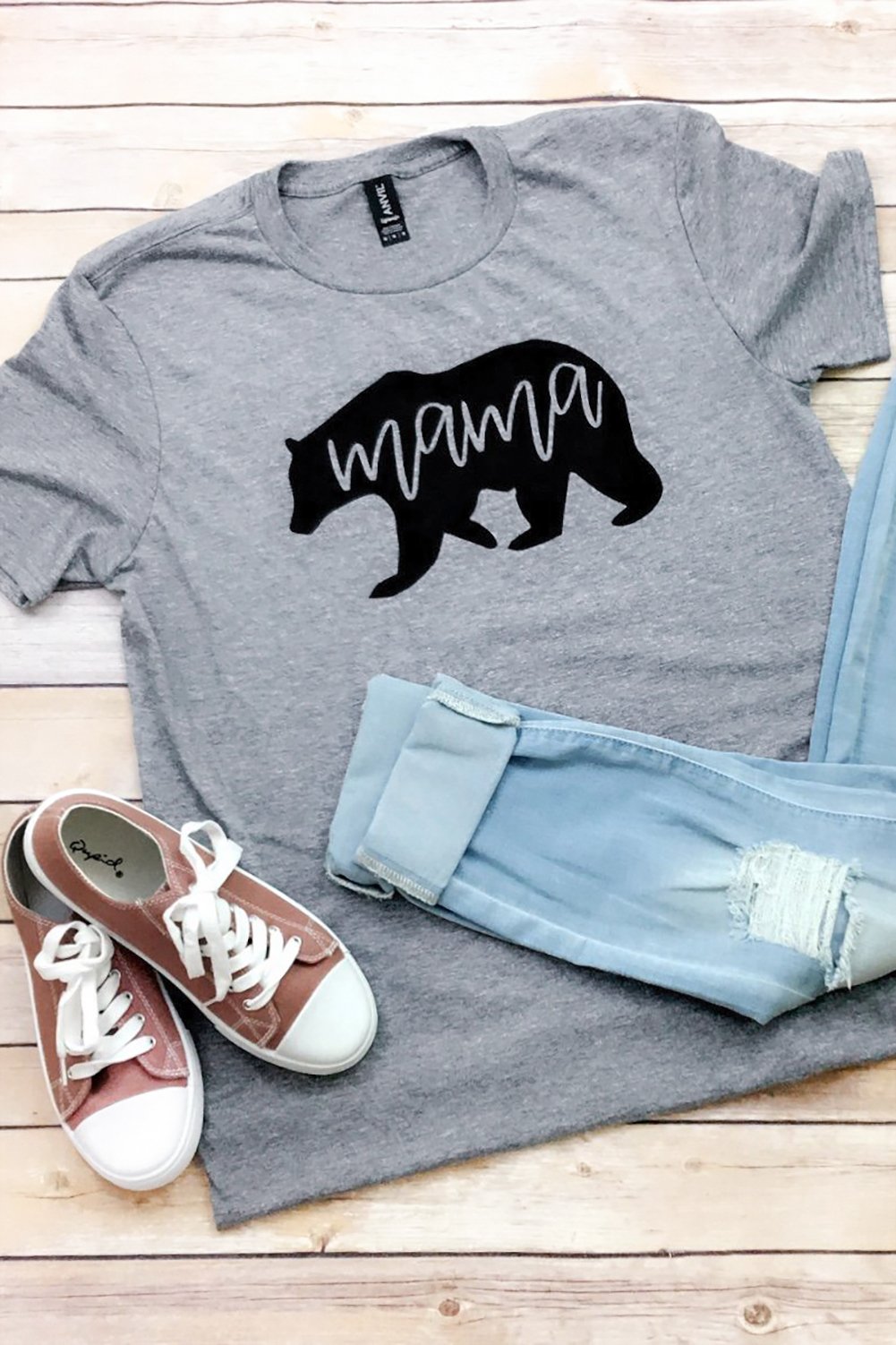 Mama Bear Print Short Sleeve Tee featuring a cute graphic design, perfect for summer wear.