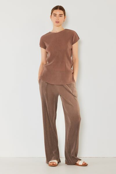 Marina West Swim Rib Pleated Elastic-Waist Wide Leg Pants showcasing ribbed texture and pleats in a stylish design.