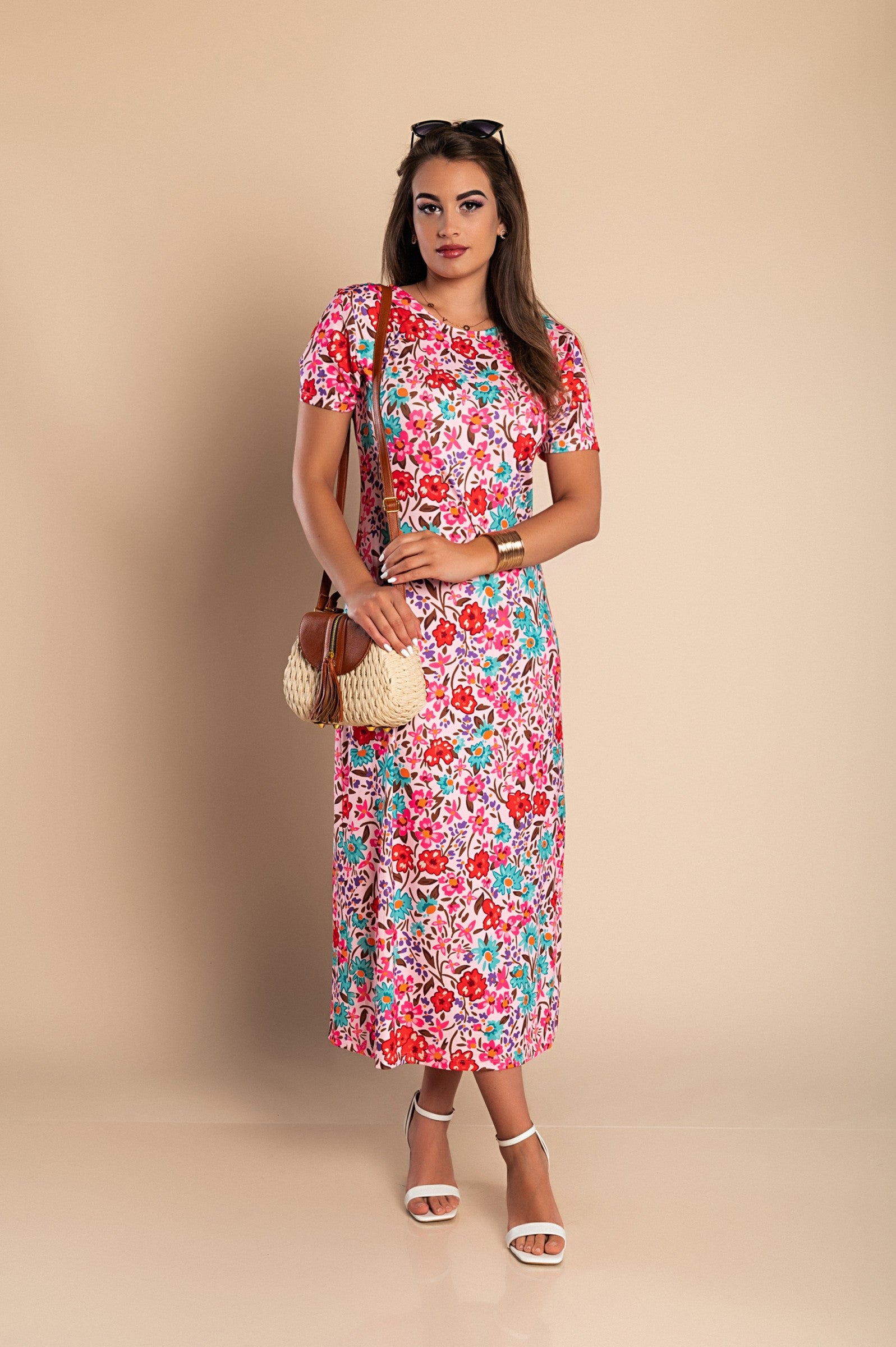 Elegant pink floral print maxi dress with round neckline and short sleeves, made in Italy.