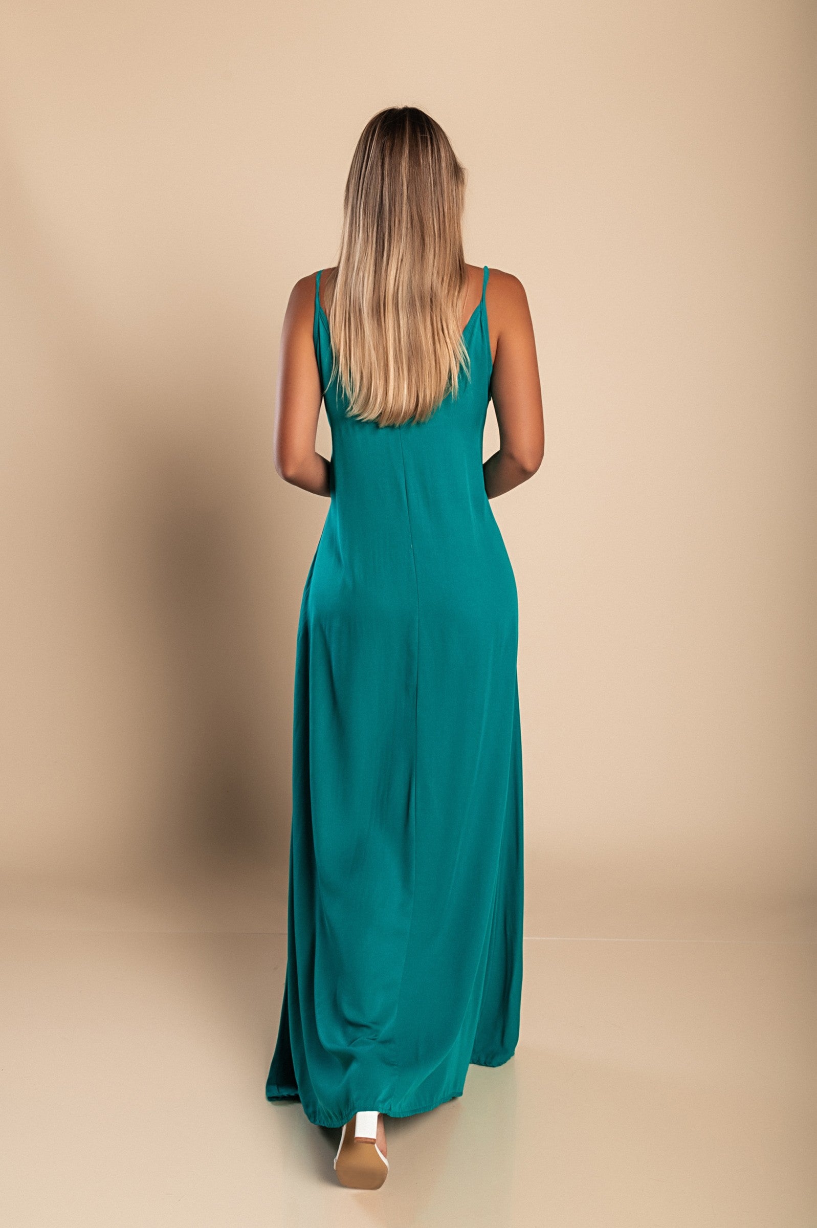 Maxi summer dress Yasmine in mint color, featuring a deep V-neckline and side pockets, made from high-quality viscose.