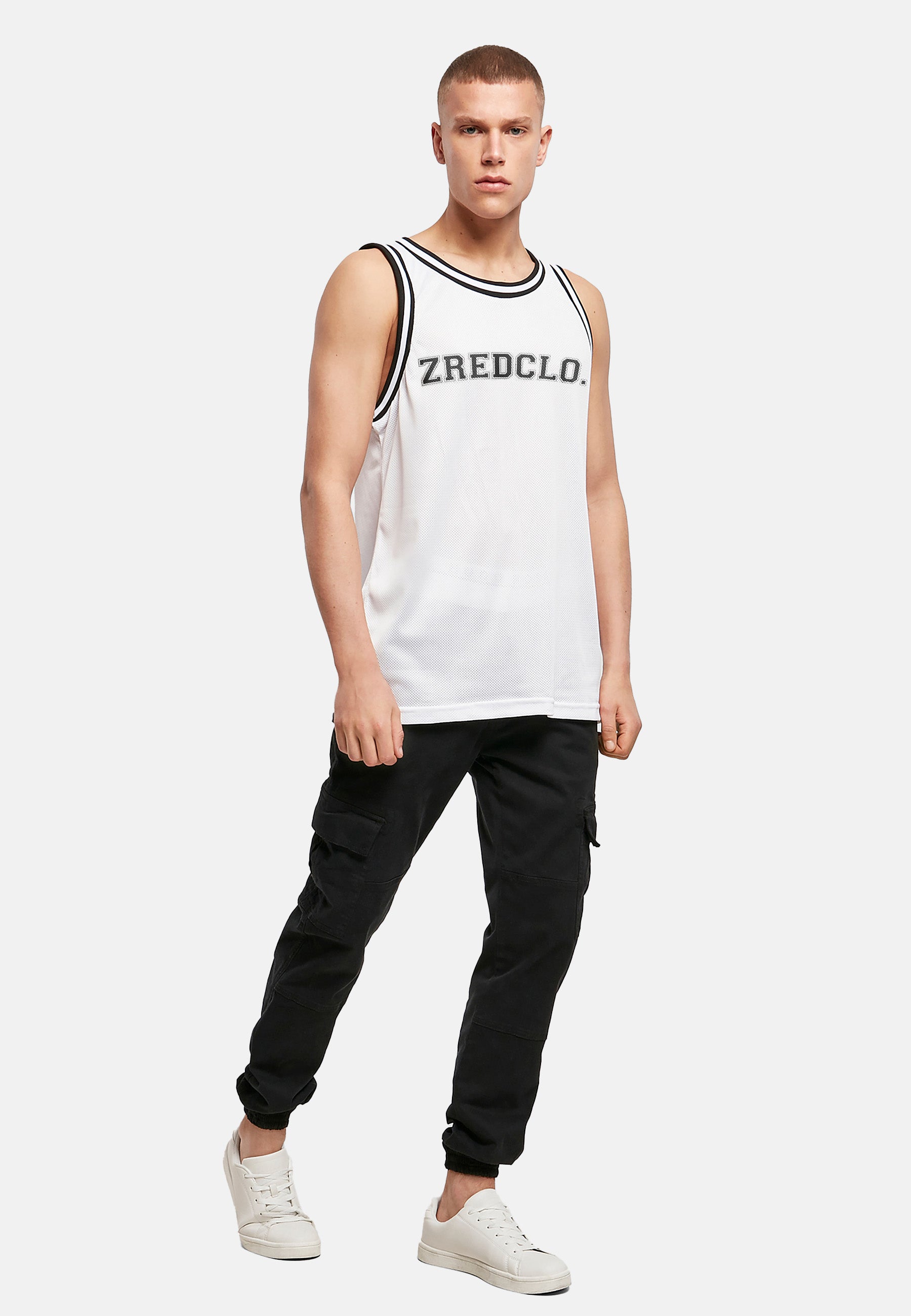 Weißes Mesh Tanktop für Herren mit ärmellosem Schnitt und ZREDCLO. Print, ideal für Training und Freizeit.