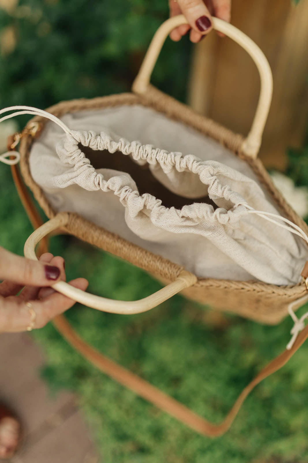 A stylish Mini Market Tote bag with a woven design, wooden handle, and adjustable strap, perfect for beach outings.