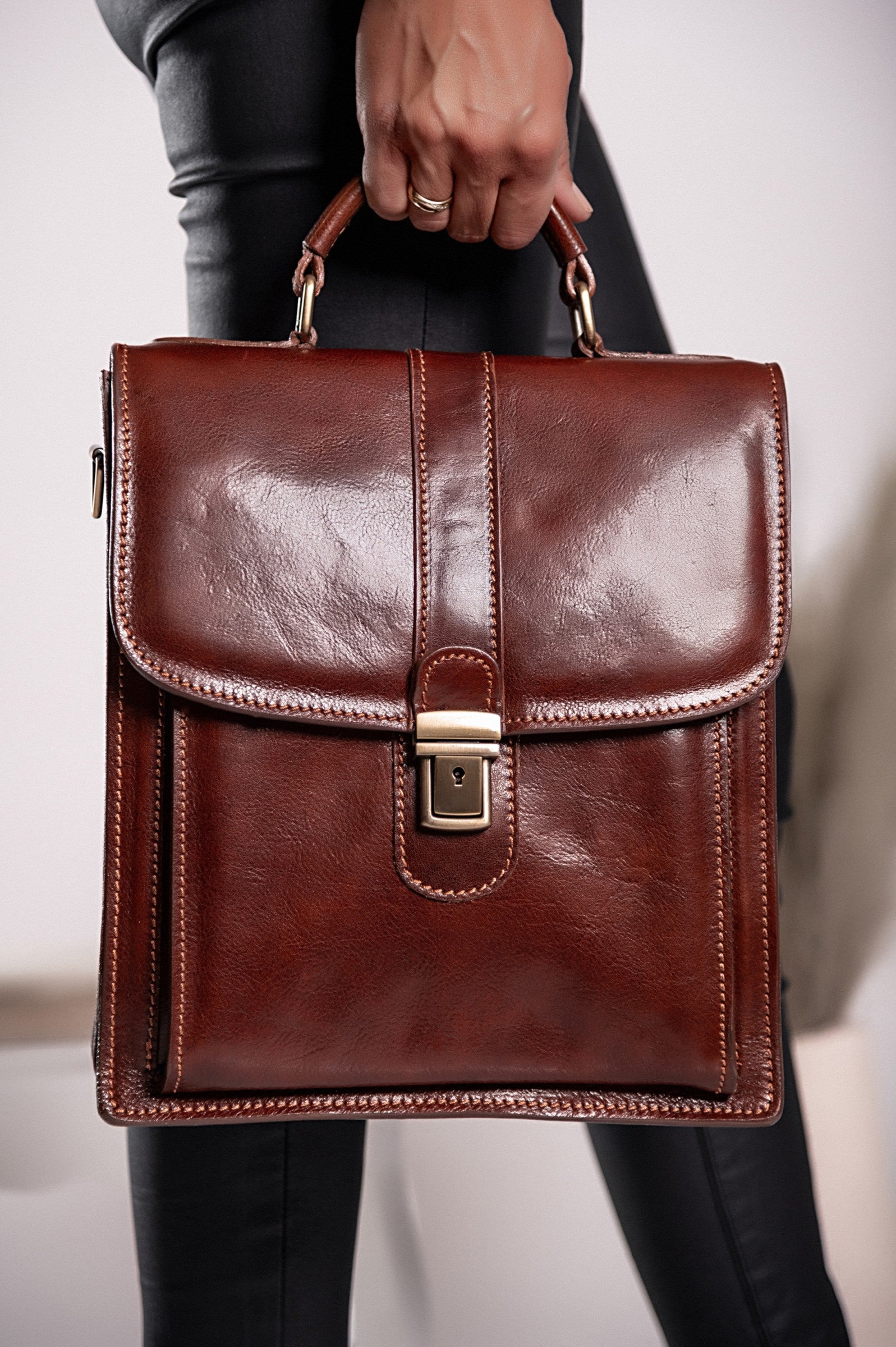 Afrodita natural leather bag in brown, showcasing elegant design and practical features.