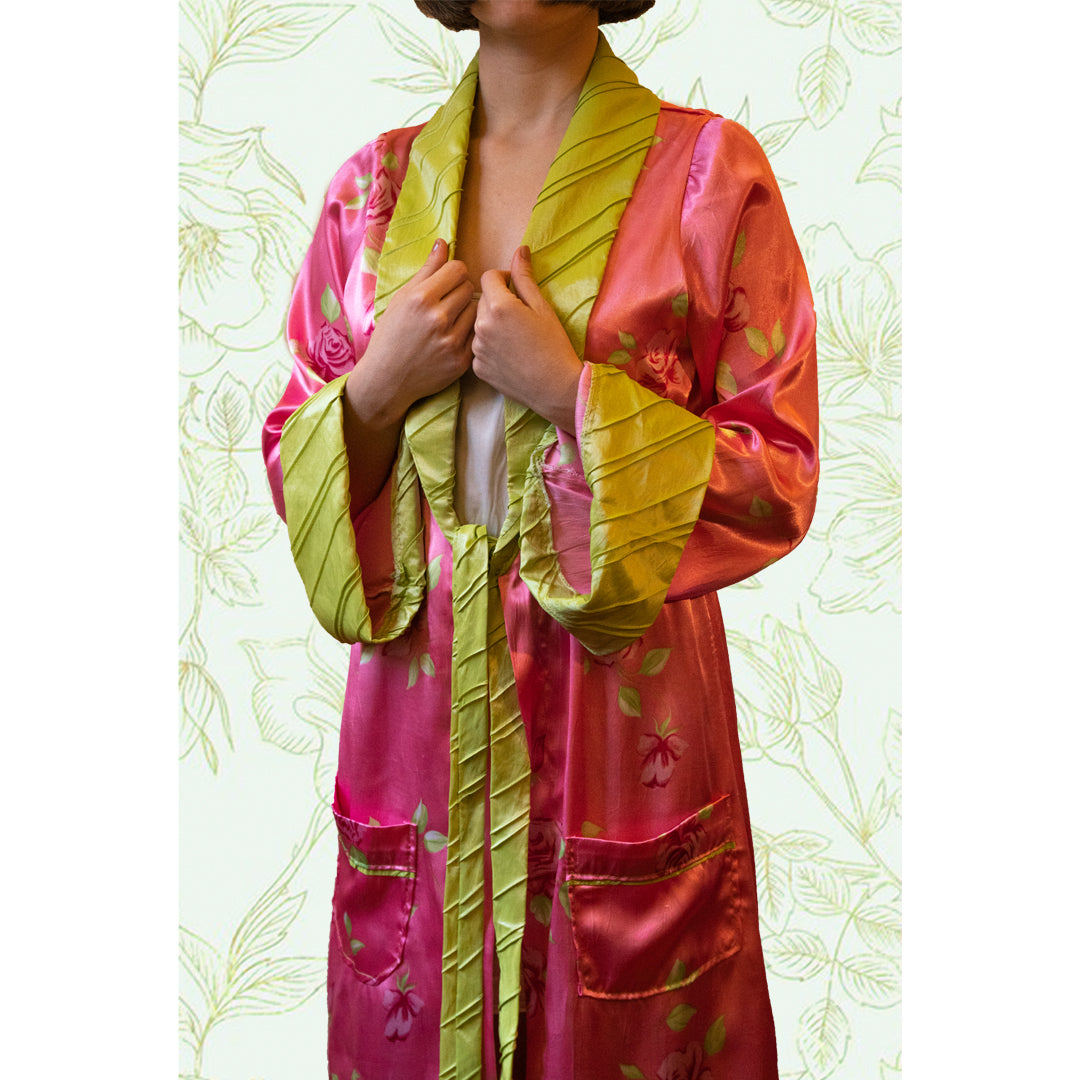 Elegant PAEONIA kimono featuring a floral print with taffeta collar and details, symbolizing wealth and romance.