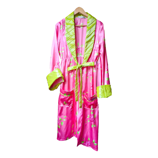 Elegant PAEONIA kimono featuring a floral print with taffeta collar and details, symbolizing wealth and romance.