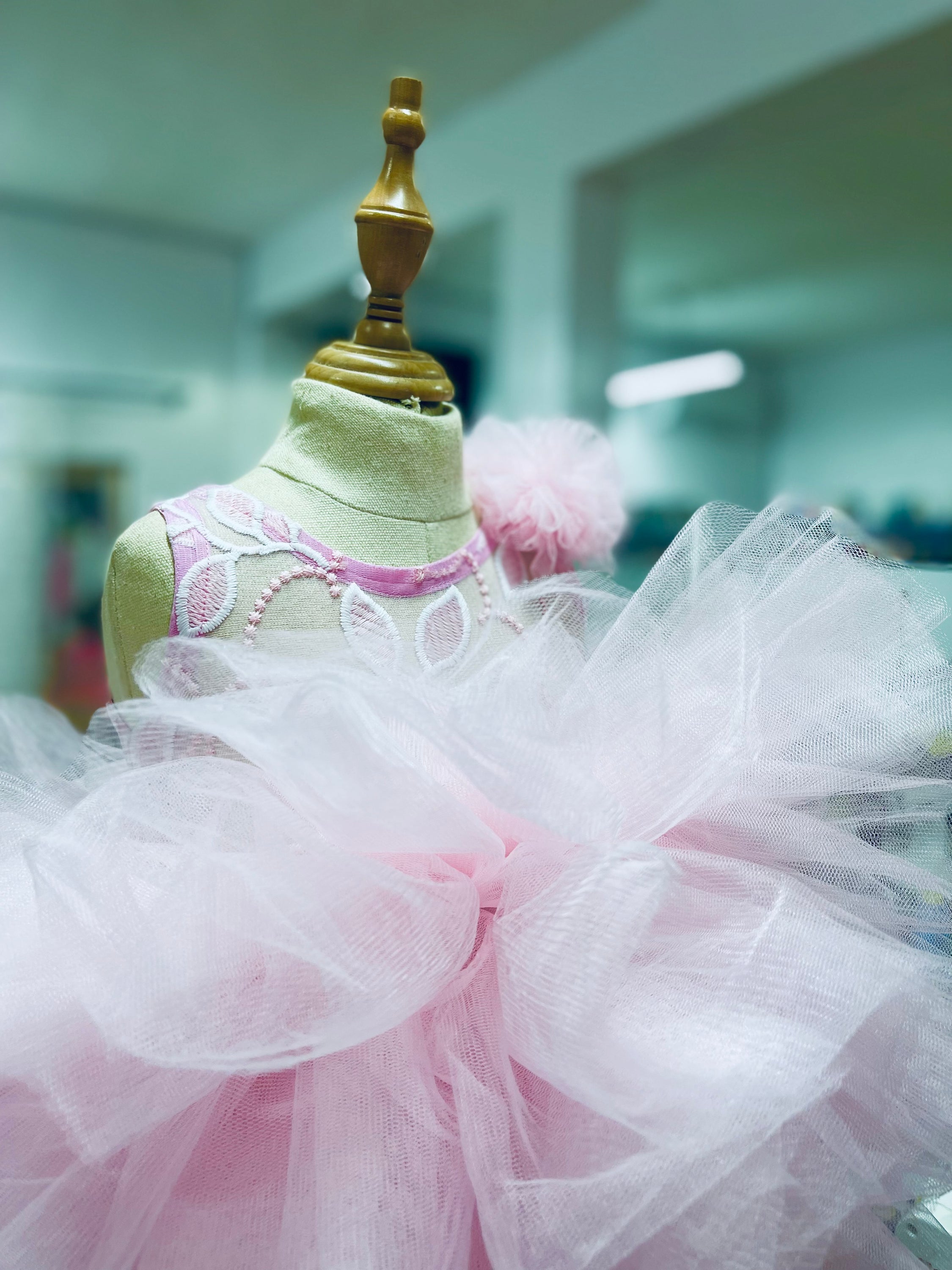 Adorable pink dress for baby girls featuring a cupcake design, perfect for first birthday celebrations.